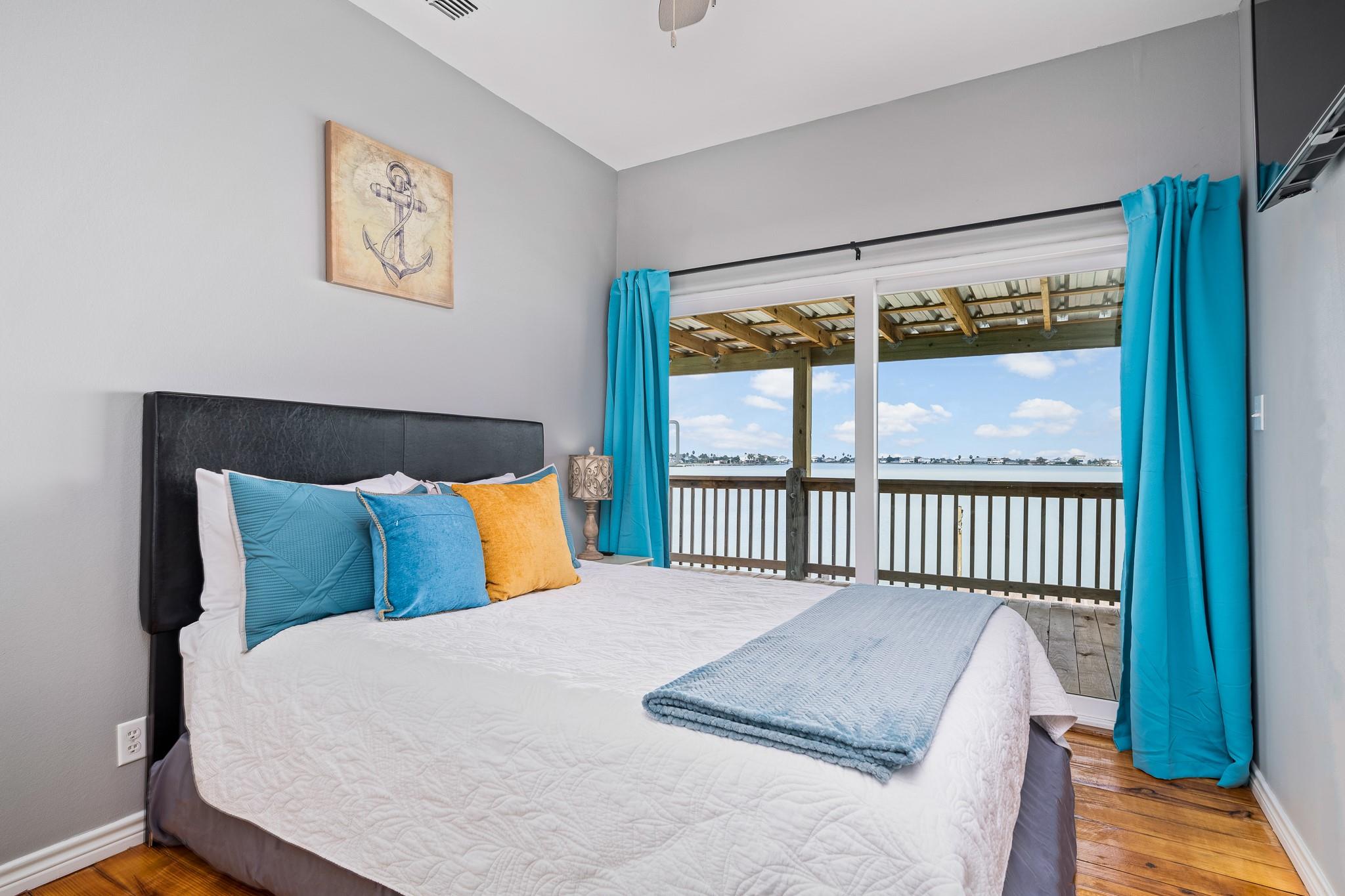 139 Lakeshore Dr, Rockport, TX 78382