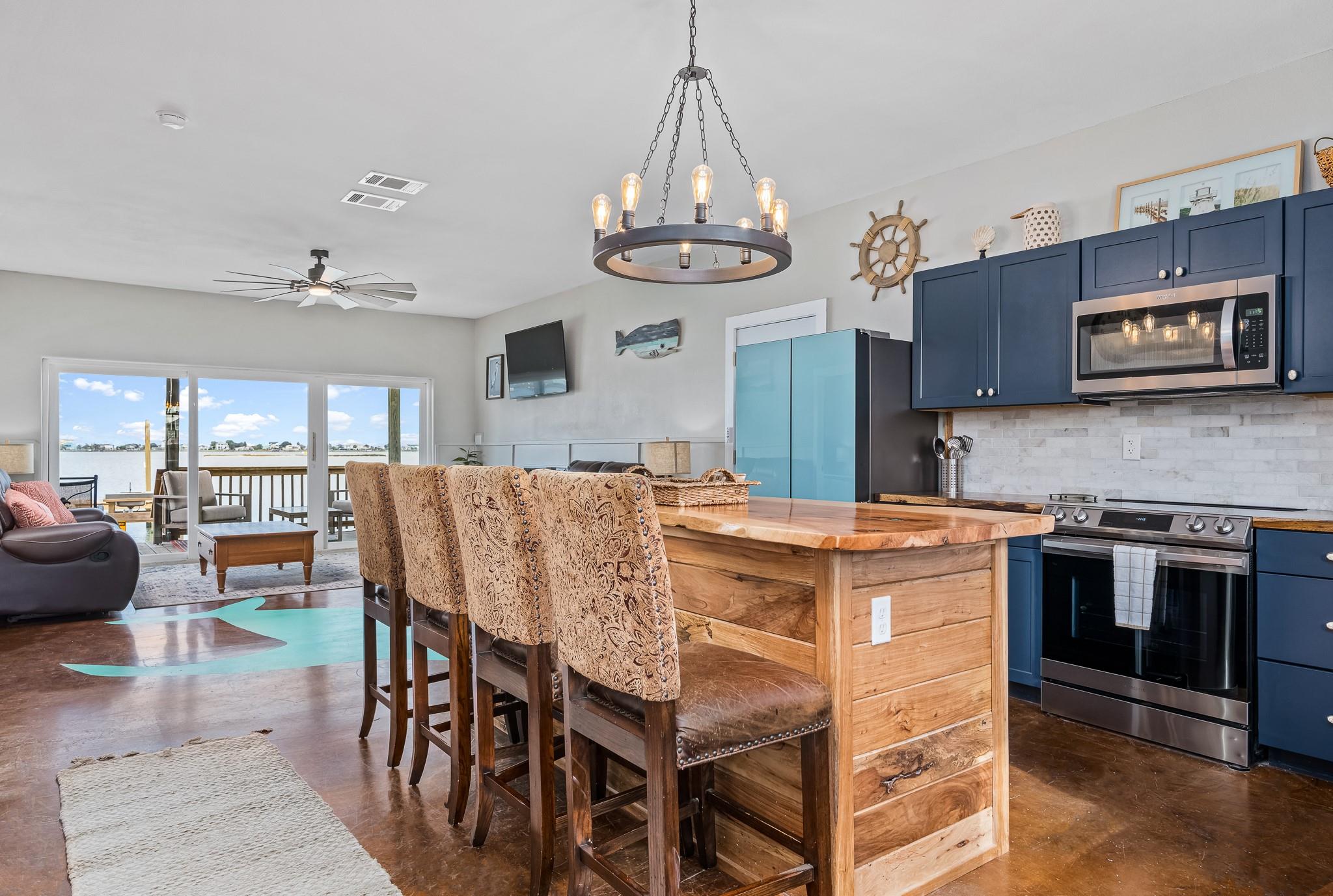 139 Lakeshore Dr, Rockport, TX 78382