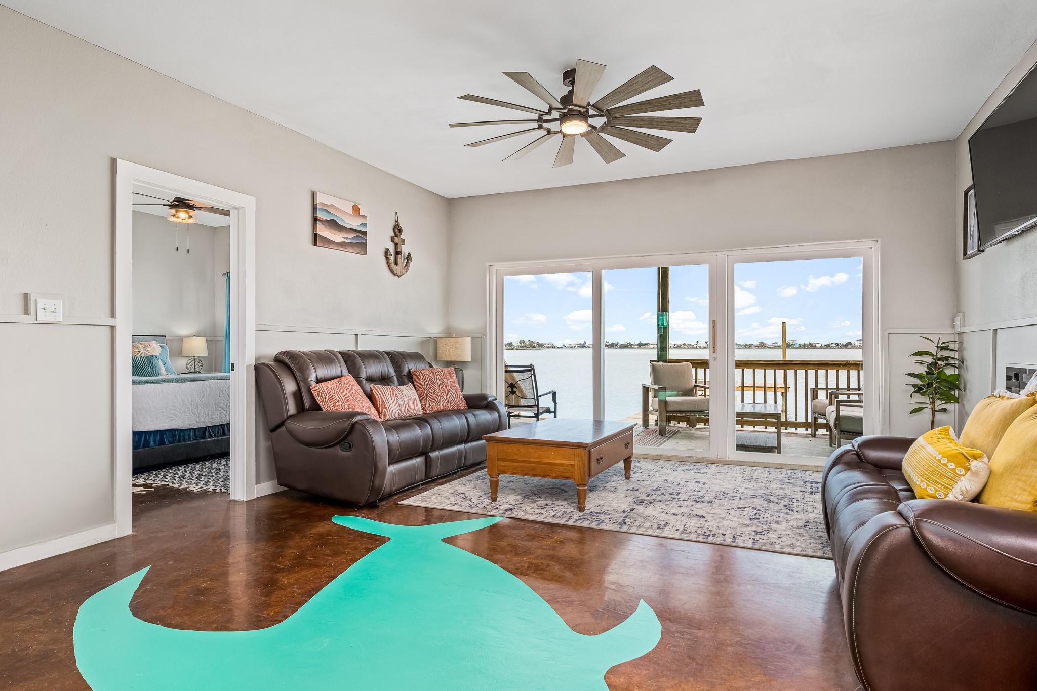 139 Lakeshore Dr, Rockport, TX 78382