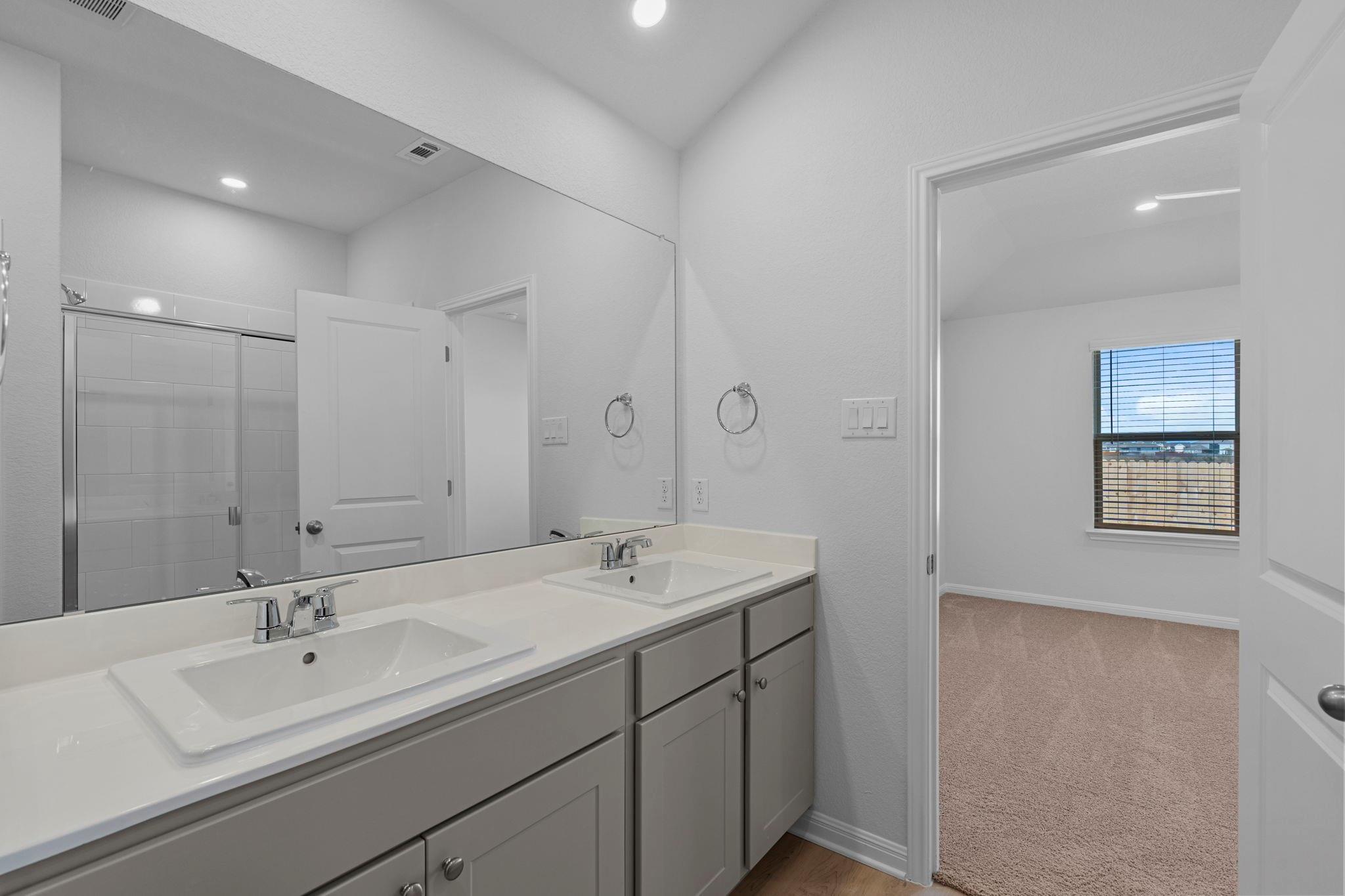 129 Hatari Trl, Jarrell, TX 76537