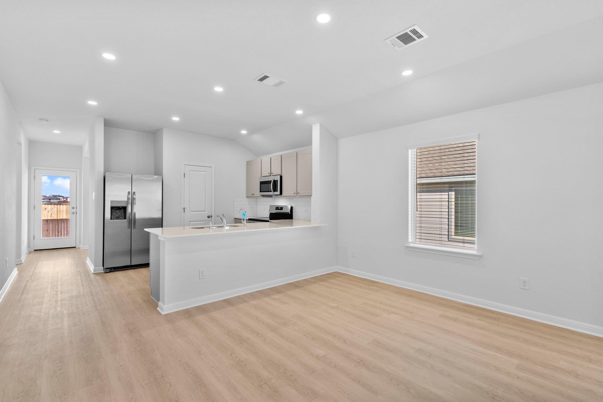 129 Hatari Trl, Jarrell, TX 76537