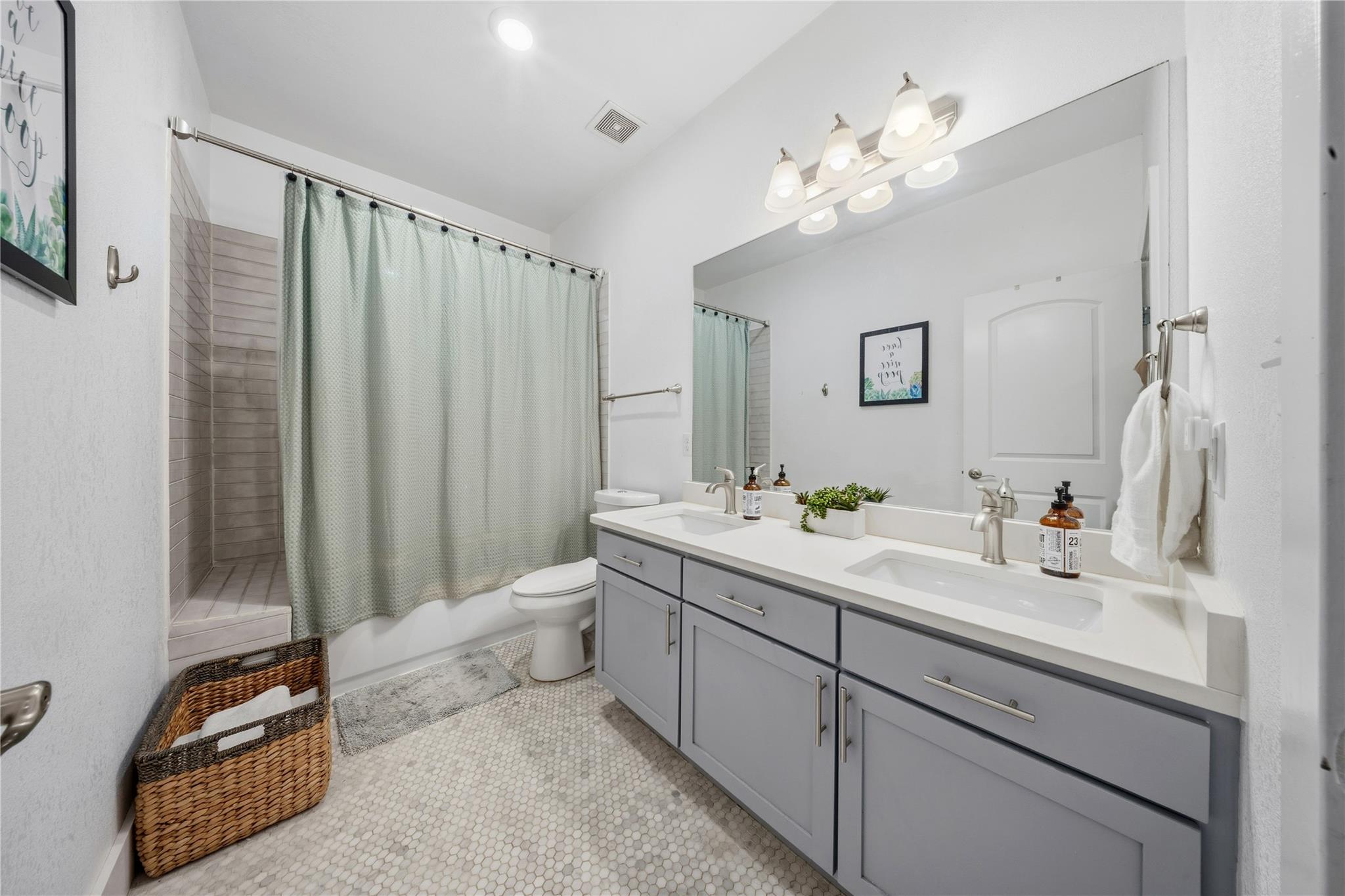 7502 Stable Ln, Lago Vista, TX 78645