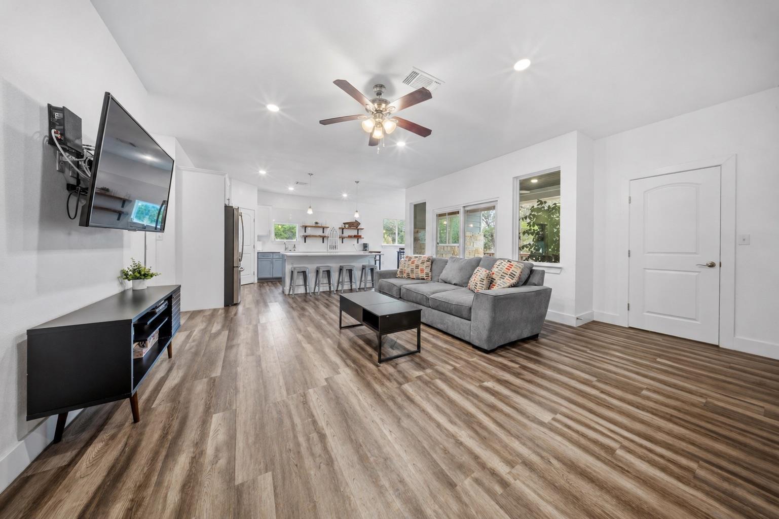 7502 Stable Ln, Lago Vista, TX 78645