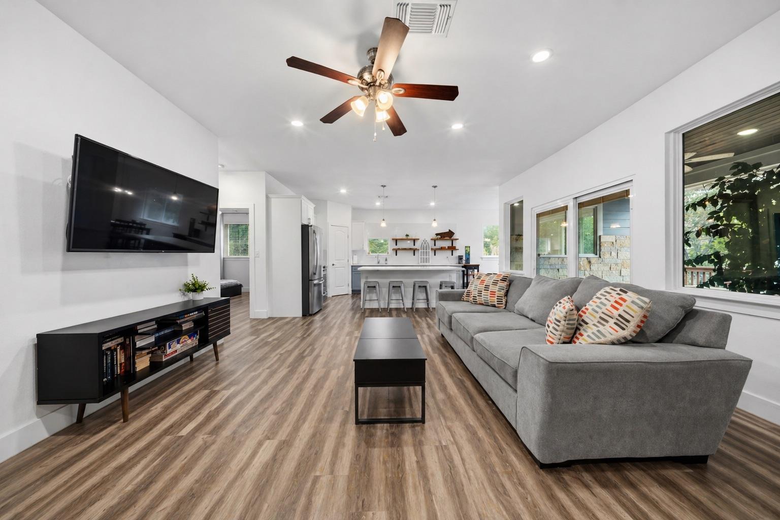 7502 Stable Ln, Lago Vista, TX 78645