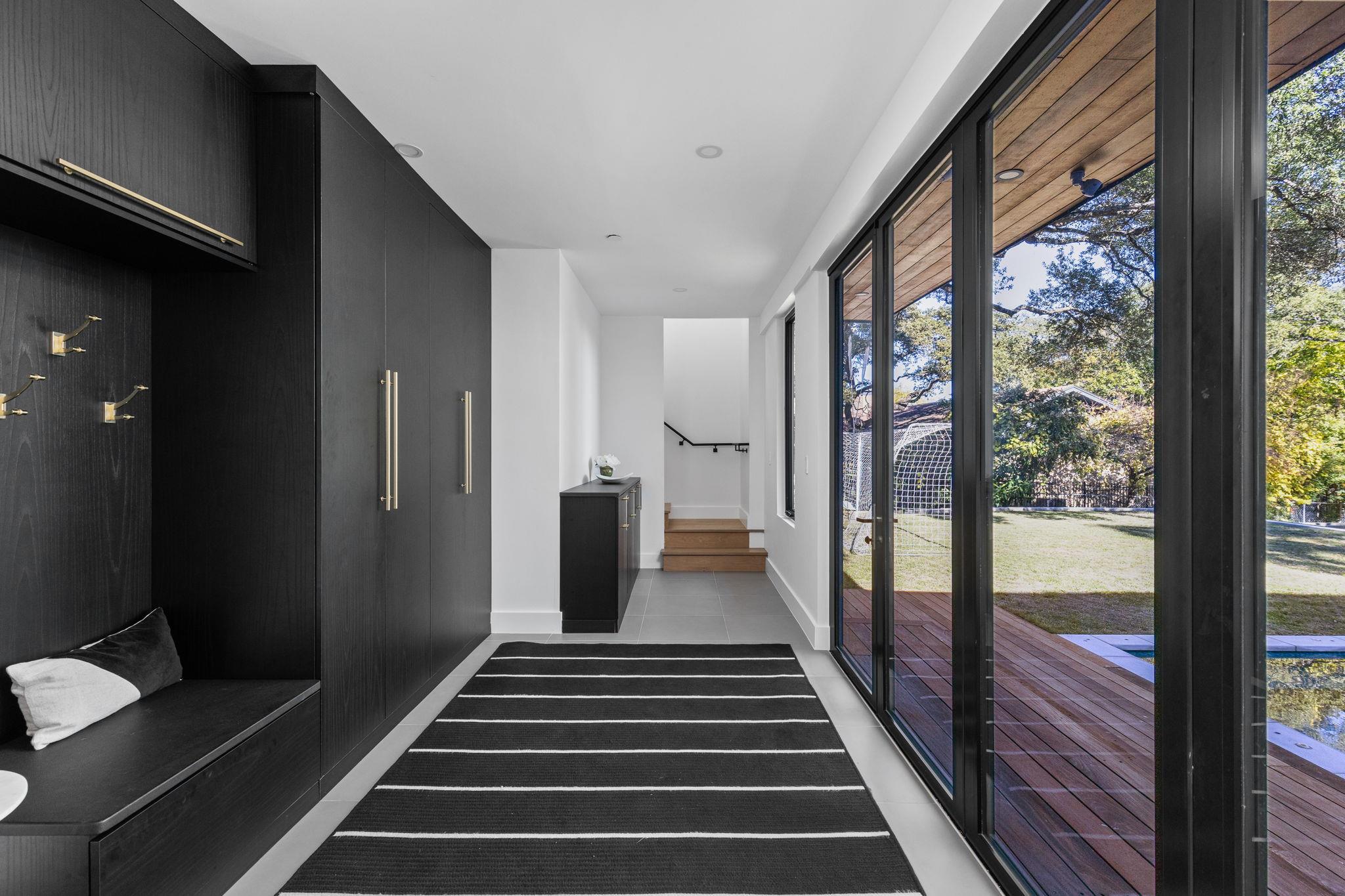 302 Buckeye Trl, West Lake Hills, TX 78746