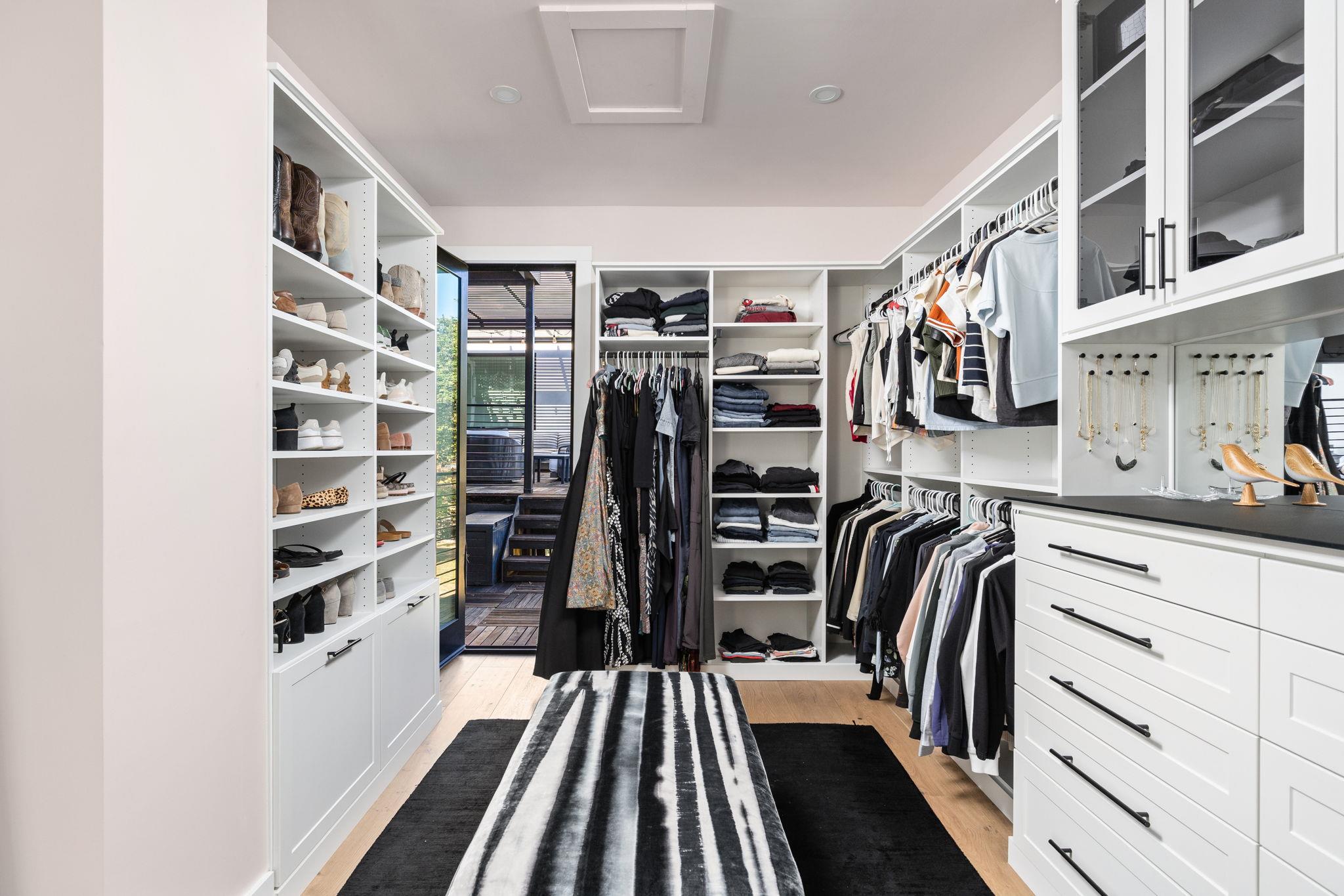 302 Buckeye Trl, West Lake Hills, TX 78746