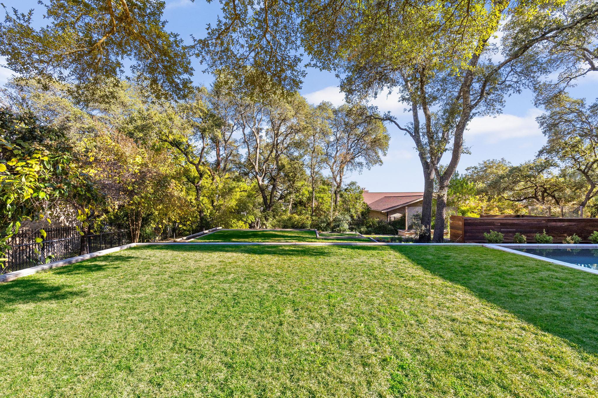 302 Buckeye Trl, West Lake Hills, TX 78746