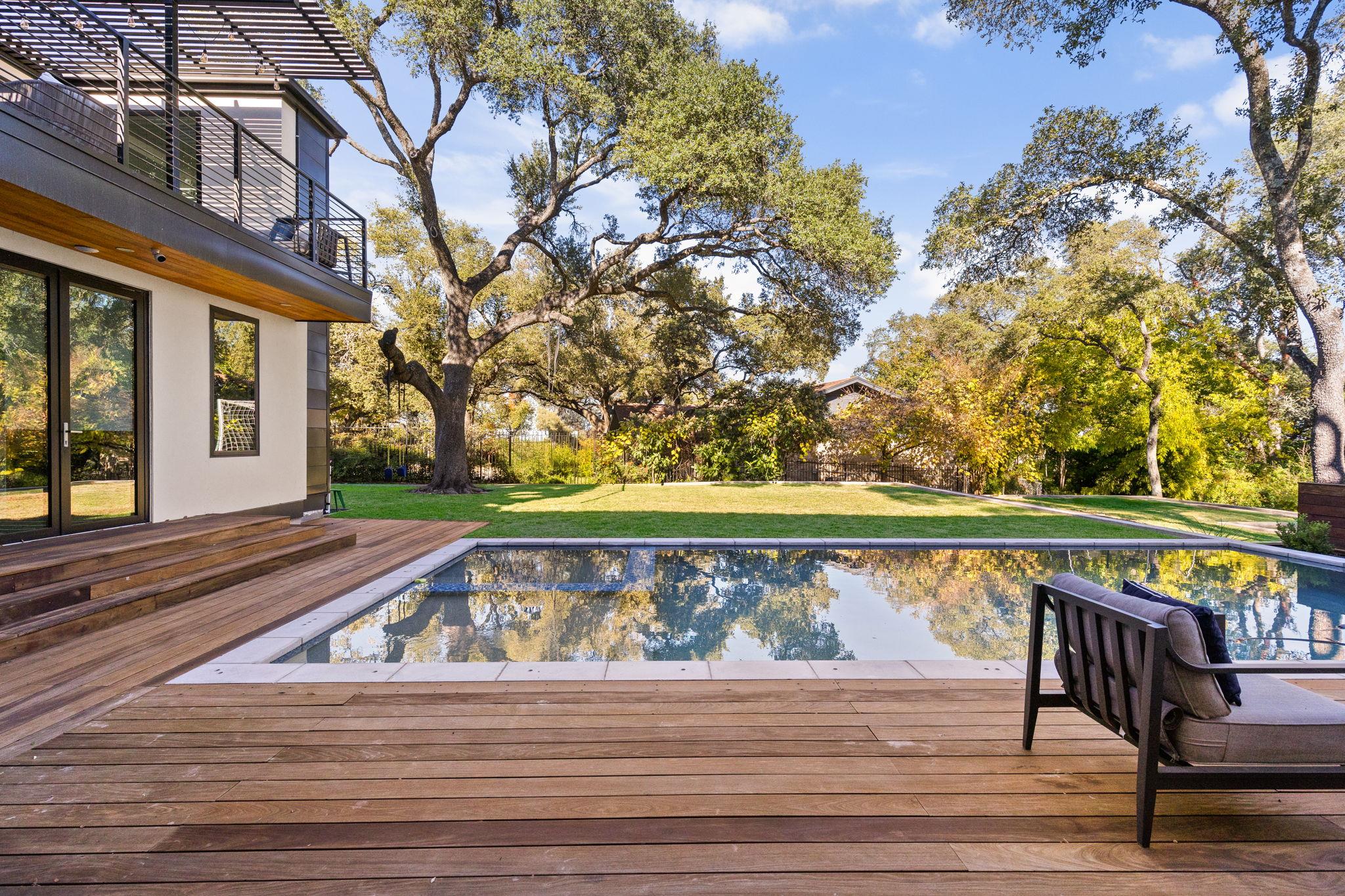 302 Buckeye Trl, West Lake Hills, TX 78746