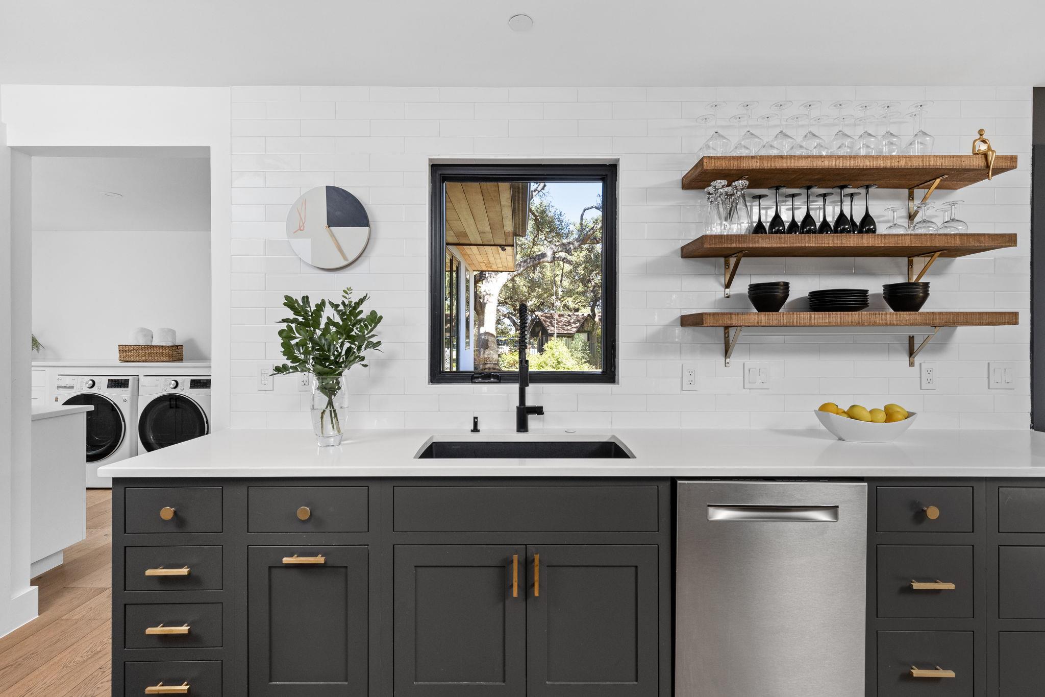 302 Buckeye Trl, West Lake Hills, TX 78746