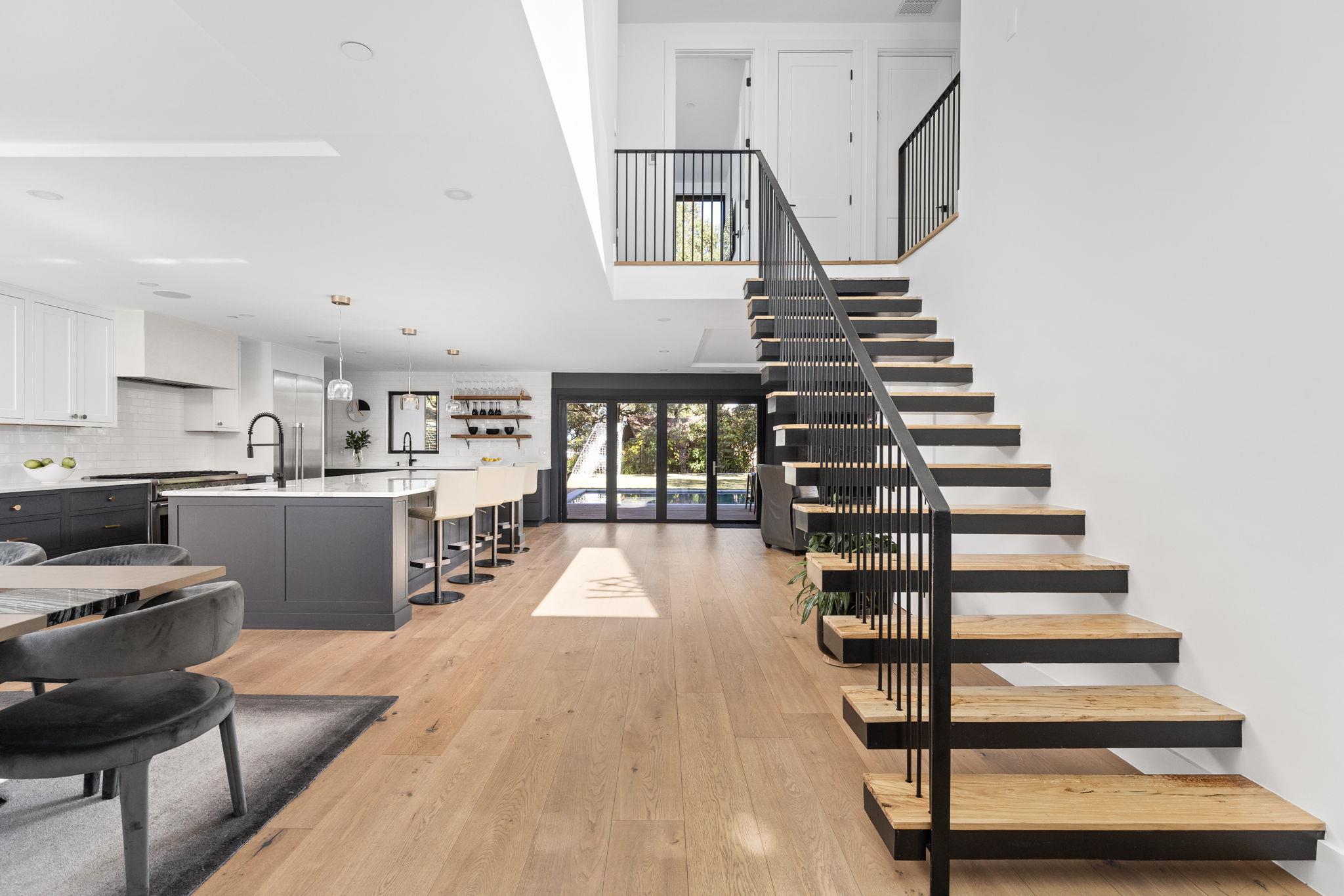 302 Buckeye Trl, West Lake Hills, TX 78746