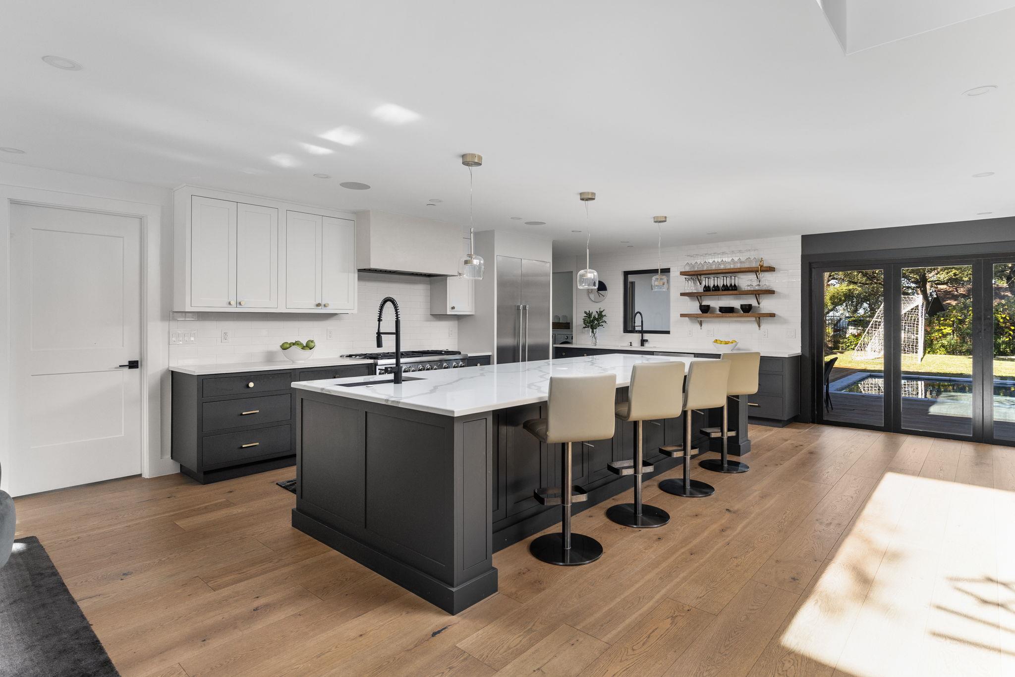 302 Buckeye Trl, West Lake Hills, TX 78746