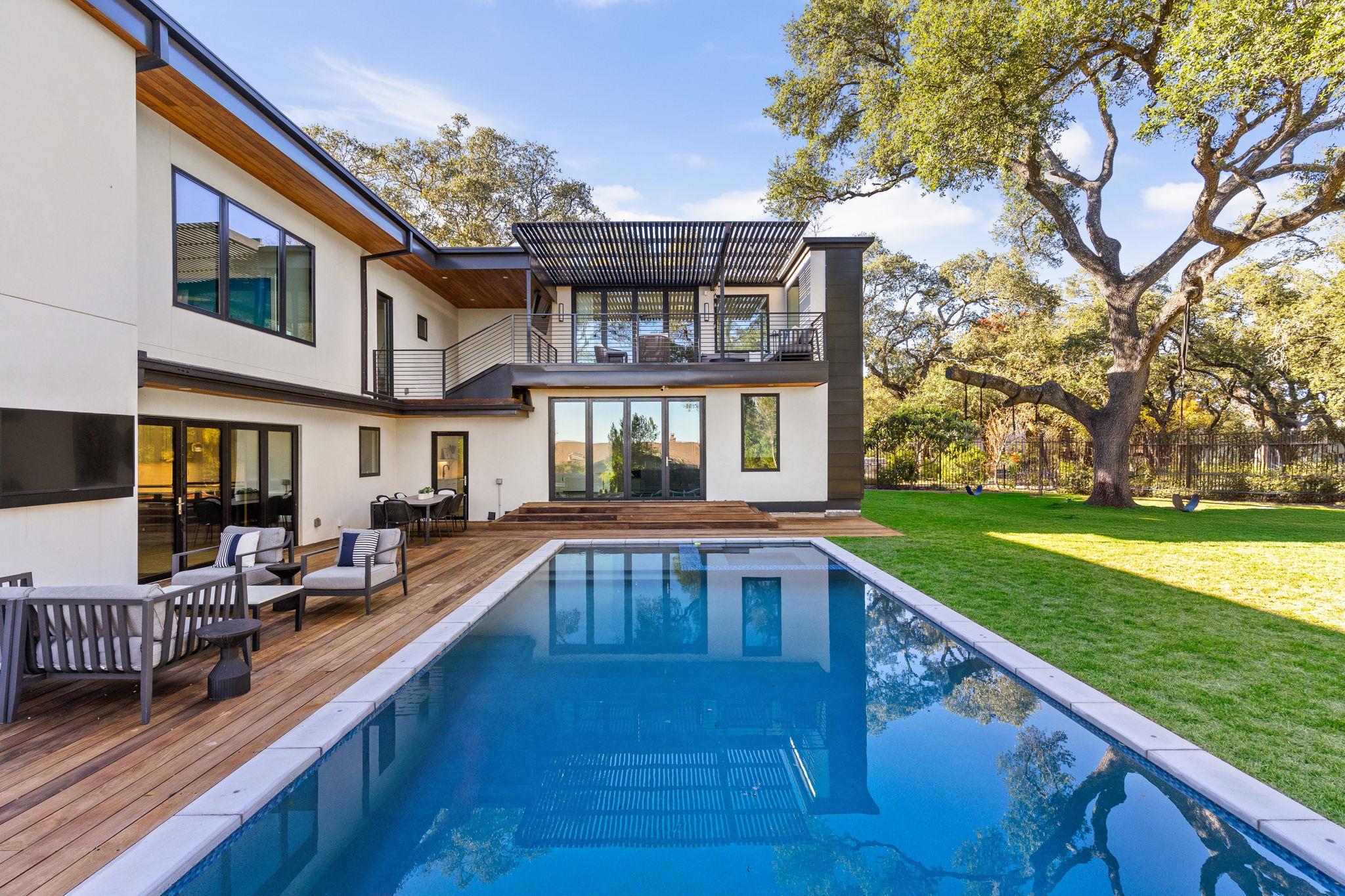 302 Buckeye Trl, West Lake Hills, TX 78746