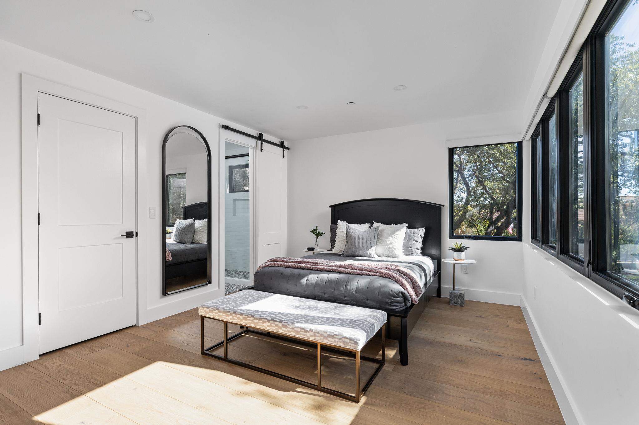 302 Buckeye Trl, West Lake Hills, TX 78746