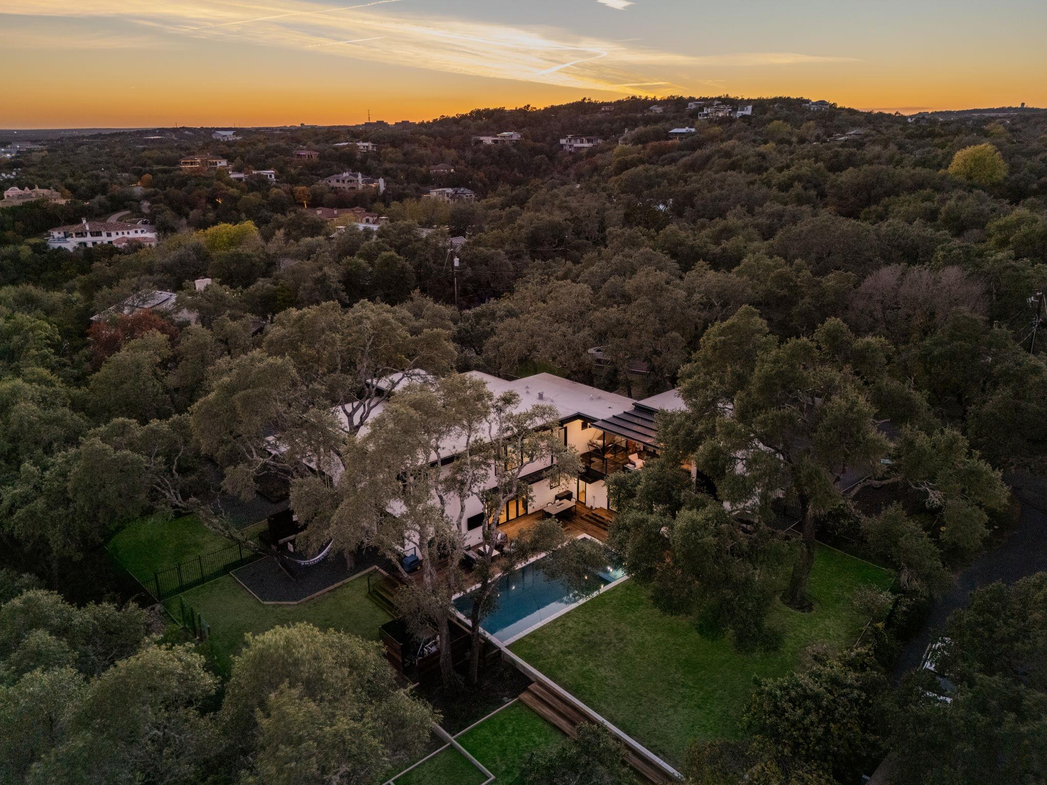 302 Buckeye Trl, West Lake Hills, TX 78746