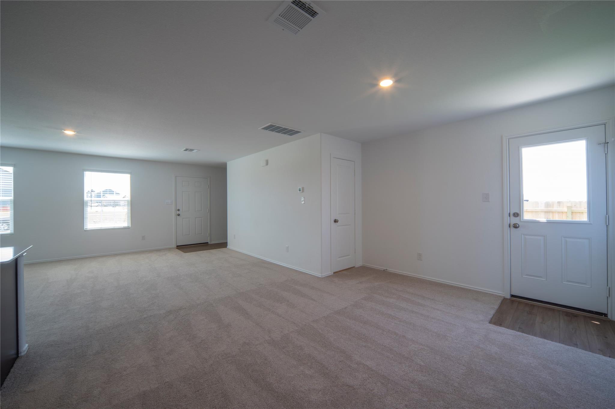 301 Rancho Del Cielo Loop, Jarrell, TX 76537