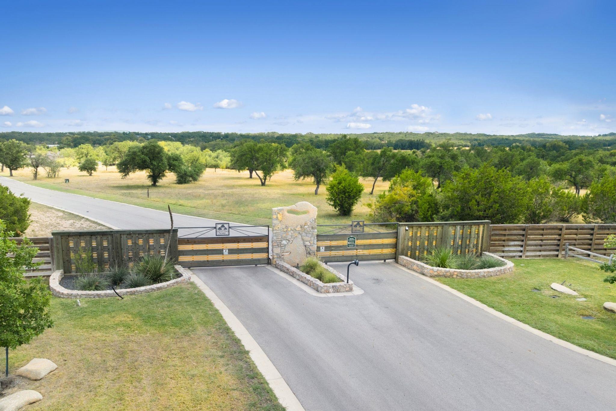 338 Morning Dew Dr, Round Mountain, TX 78663