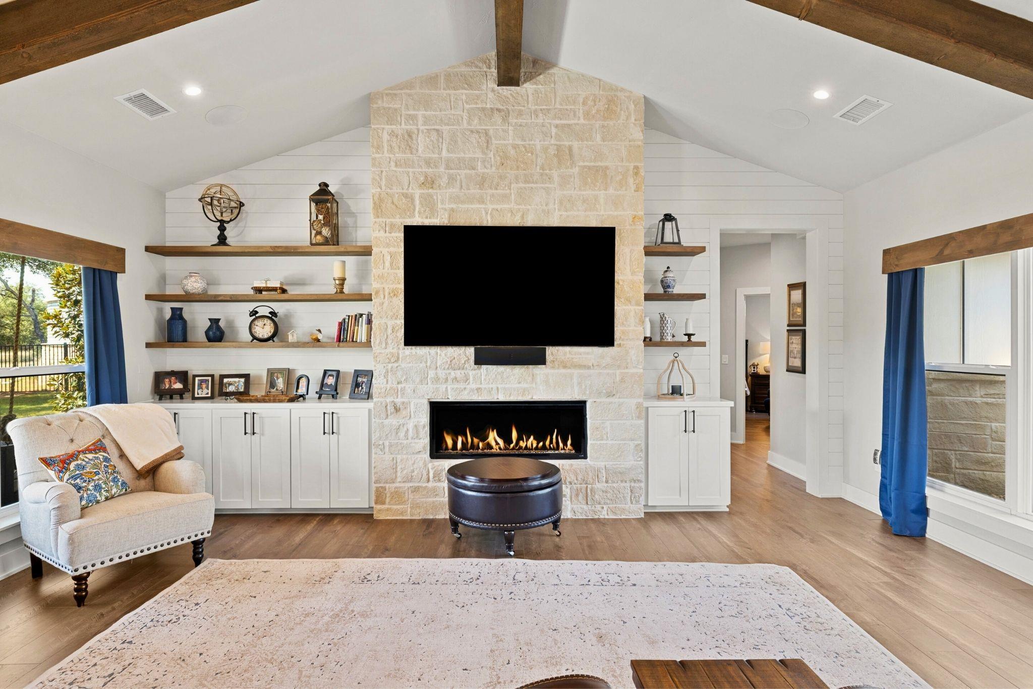 338 Morning Dew Dr, Round Mountain, TX 78663