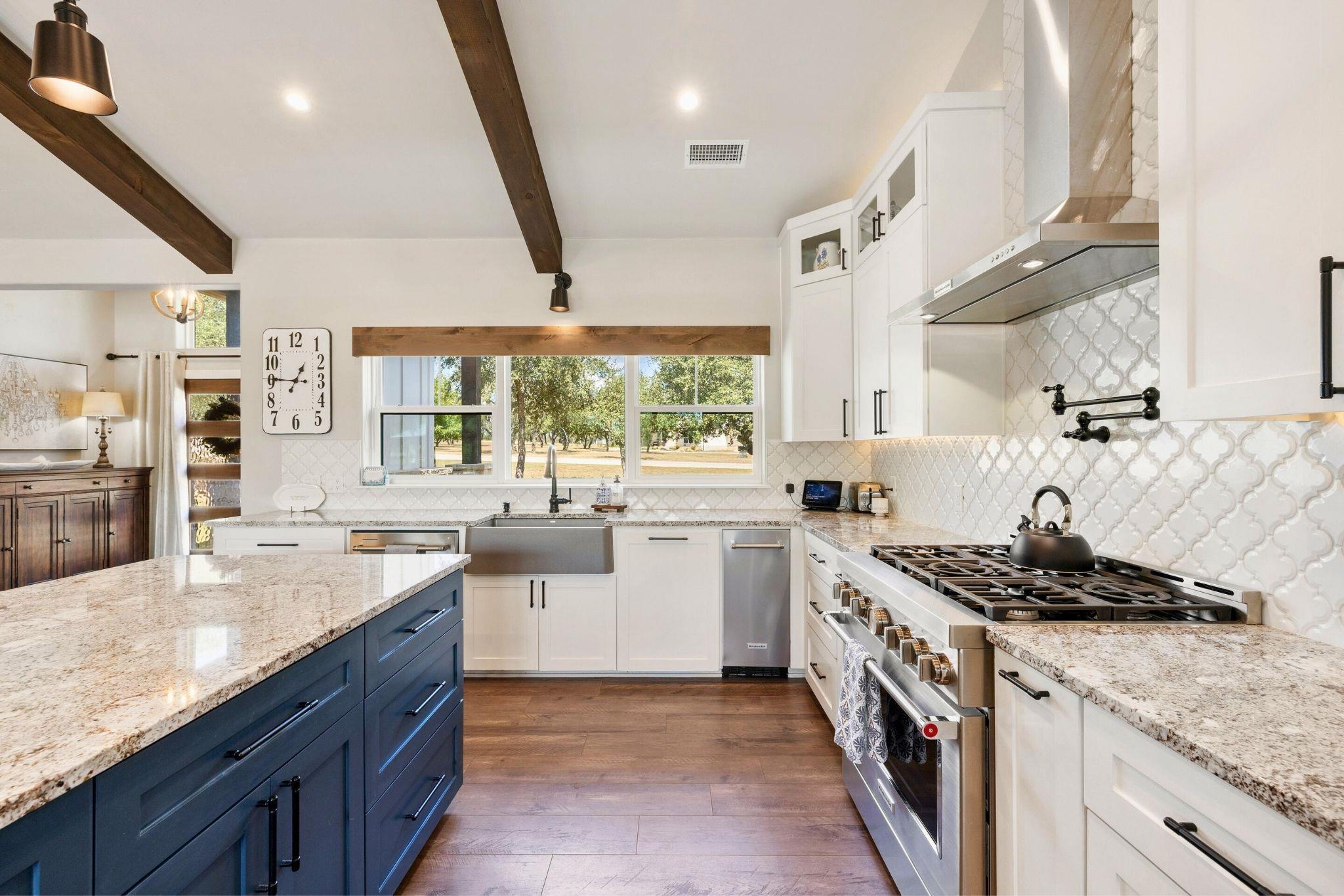 338 Morning Dew Dr, Round Mountain, TX 78663