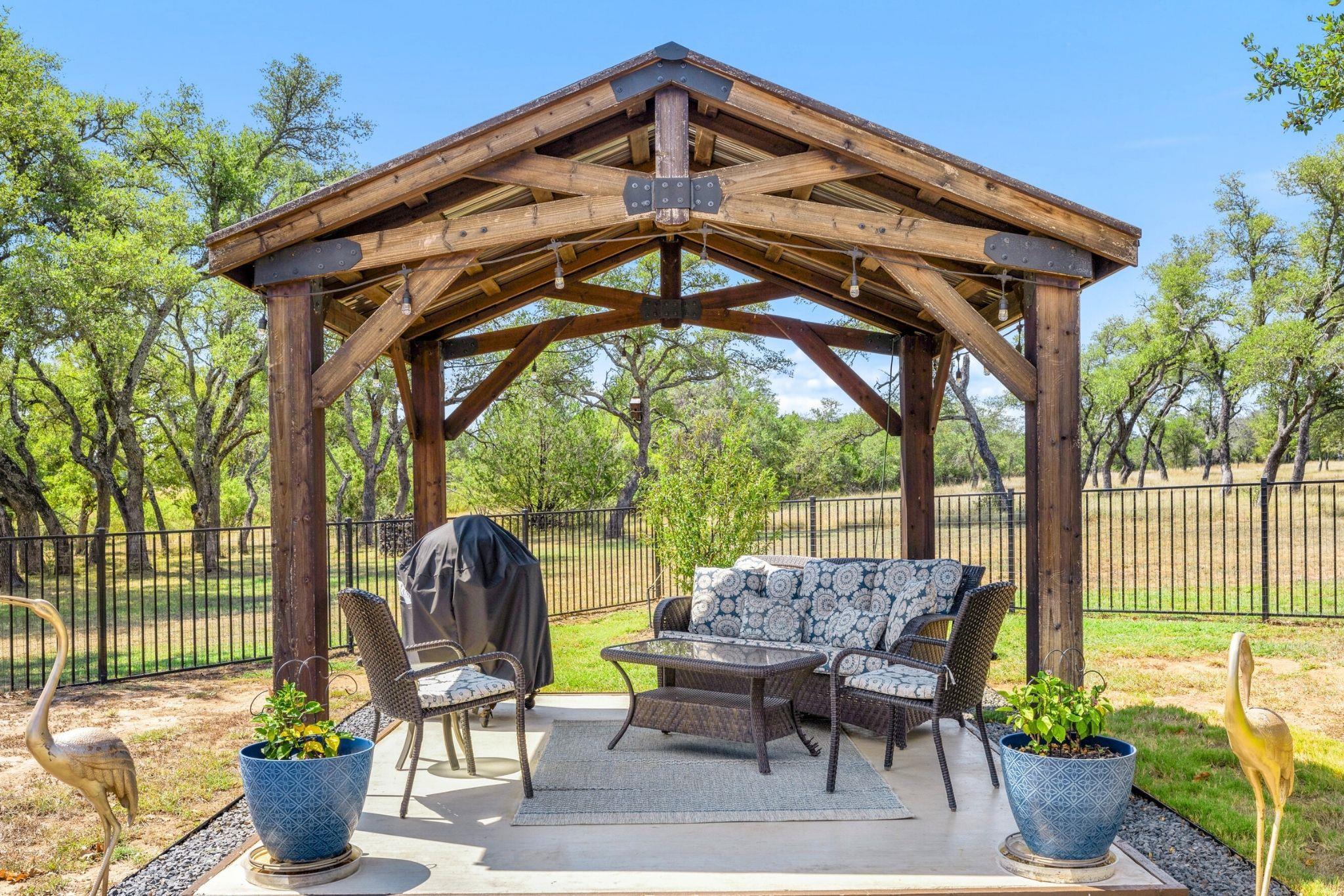 338 Morning Dew Dr, Round Mountain, TX 78663