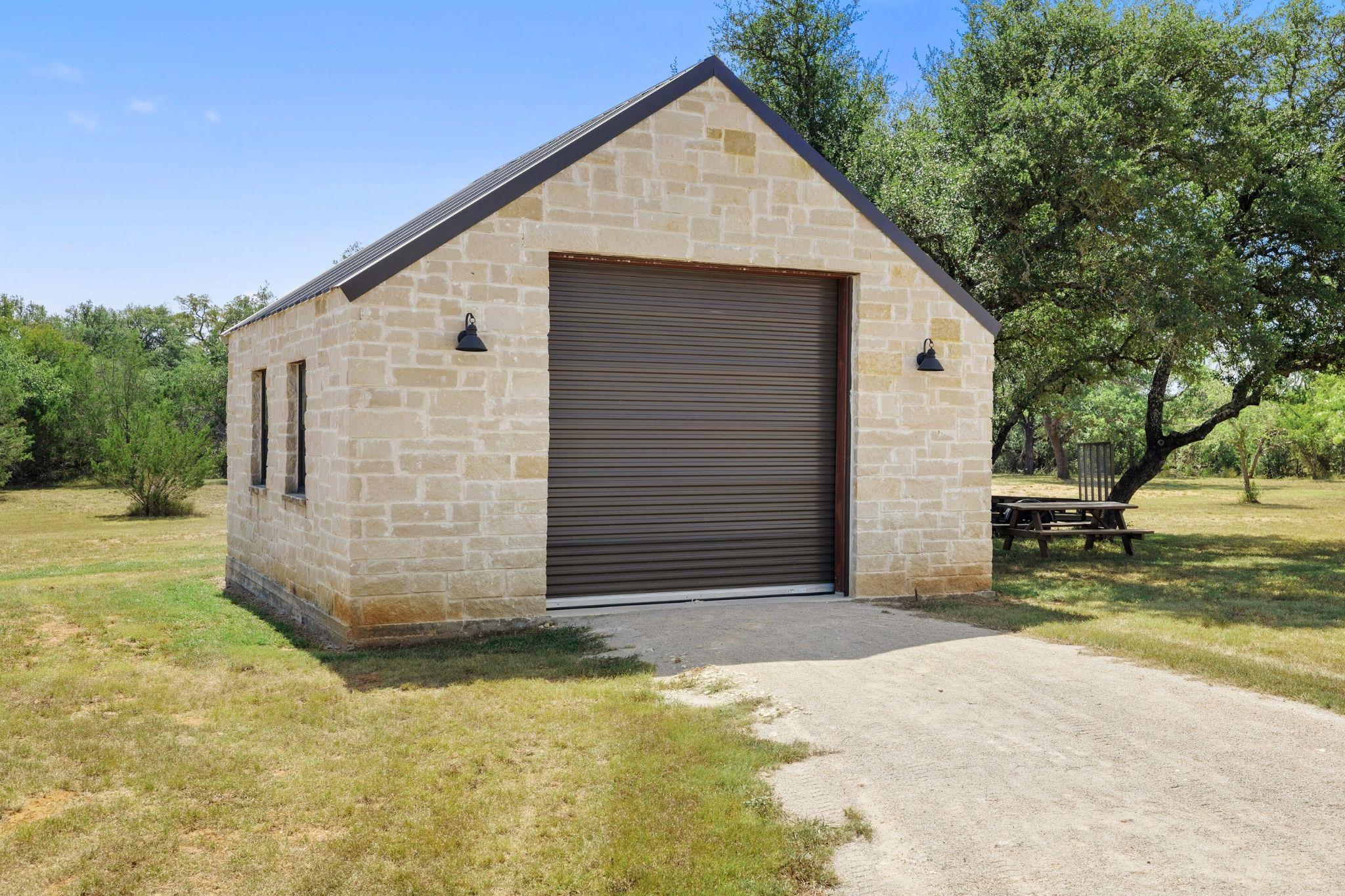 338 Morning Dew Dr, Round Mountain, TX 78663