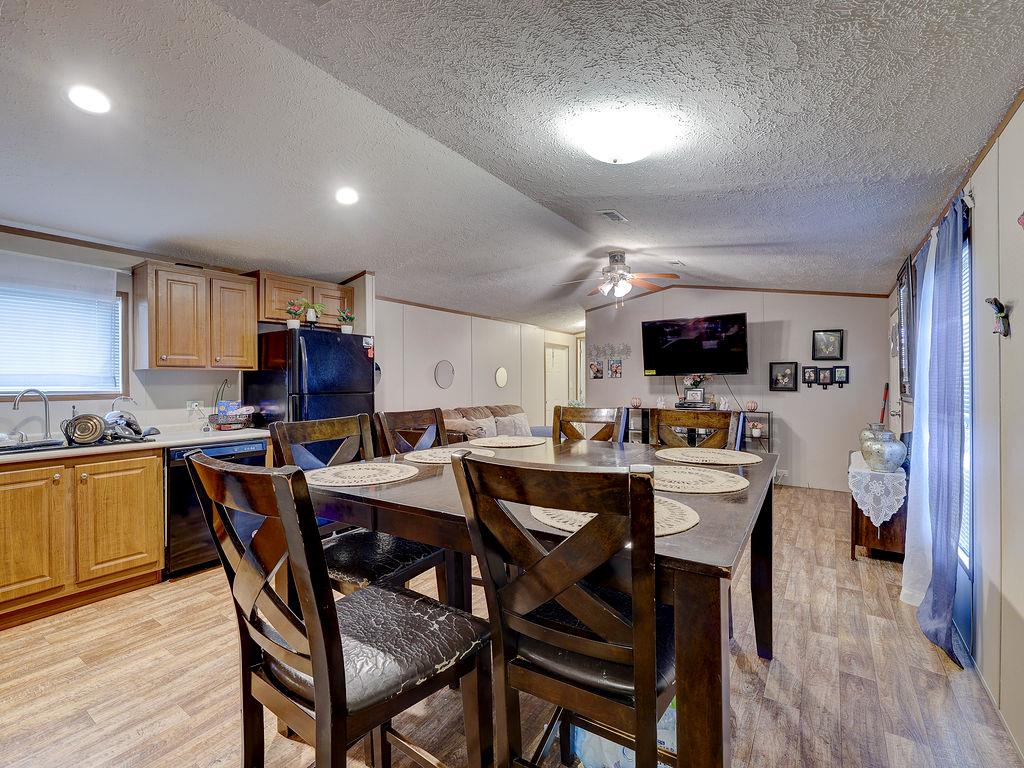 230 Gato Rd, Cedar Creek, TX 78612