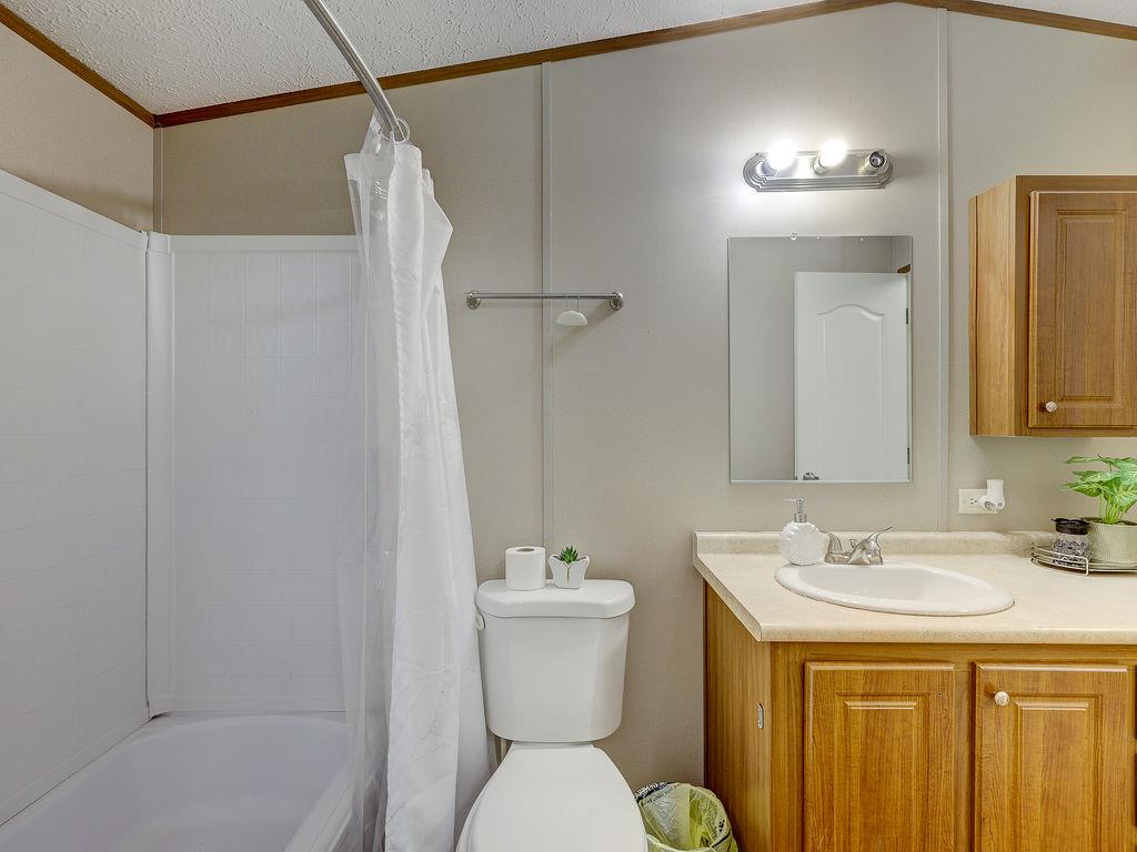 230 Gato Rd, Cedar Creek, TX 78612