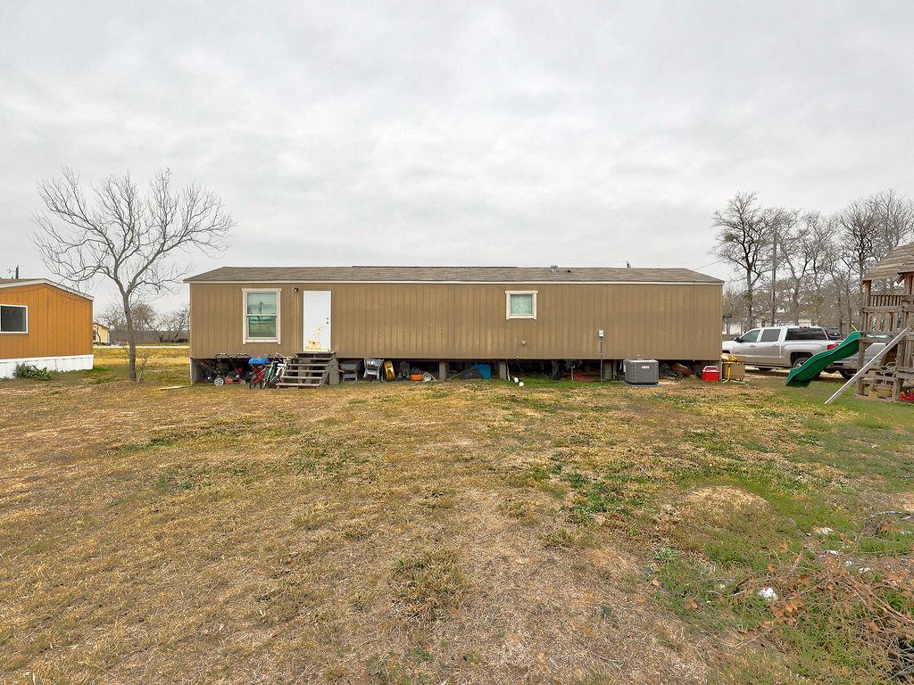 230 Gato Rd, Cedar Creek, TX 78612