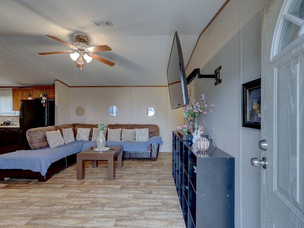 230 Gato Rd, Cedar Creek, TX 78612