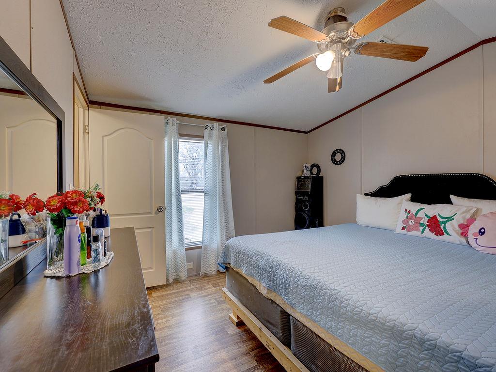 230 Gato Rd, Cedar Creek, TX 78612