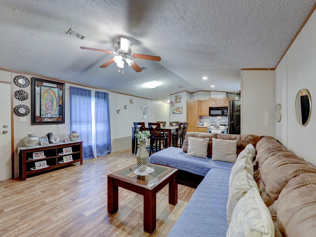 230 Gato Rd, Cedar Creek, TX 78612