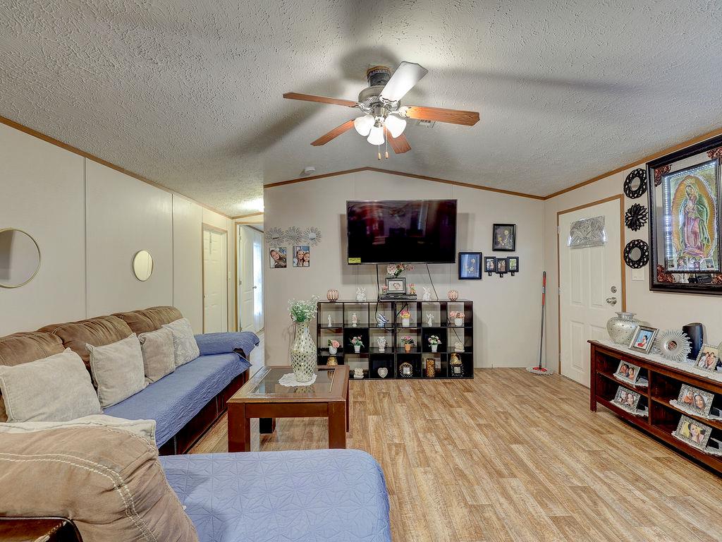 230 Gato Rd, Cedar Creek, TX 78612