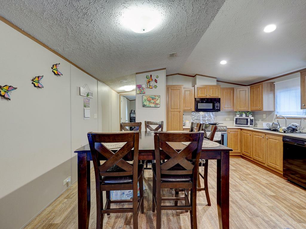 230 Gato Rd, Cedar Creek, TX 78612