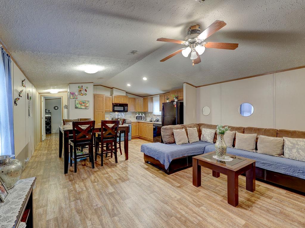 230 Gato Rd, Cedar Creek, TX 78612