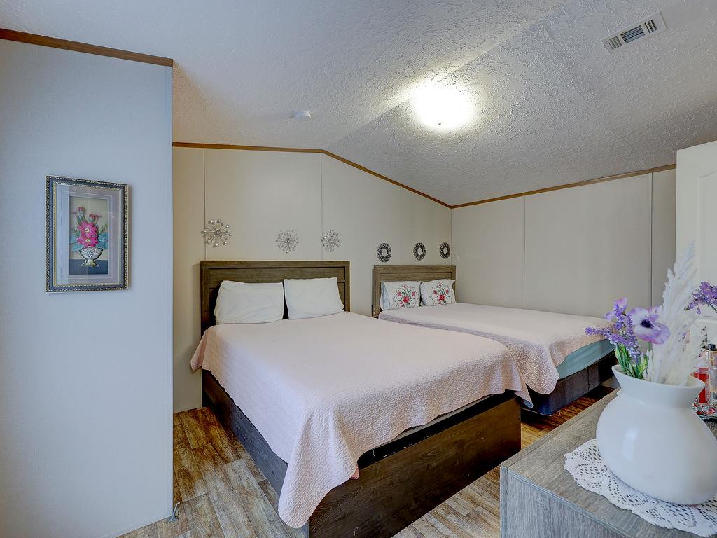 230 Gato Rd, Cedar Creek, TX 78612