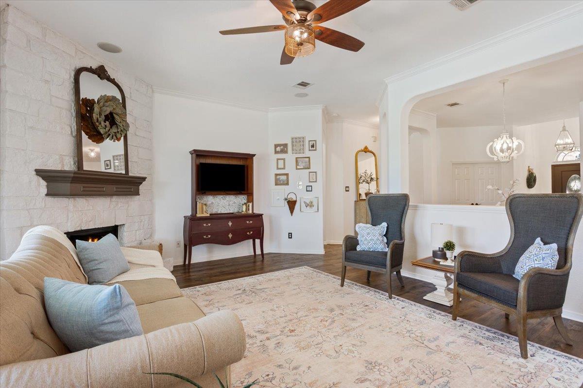 2218 Settlers Park Loop, Round Rock, TX 78665