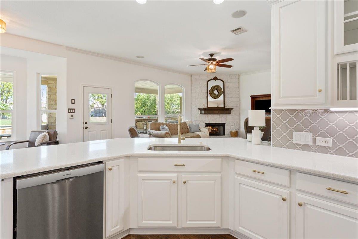 2218 Settlers Park Loop, Round Rock, TX 78665