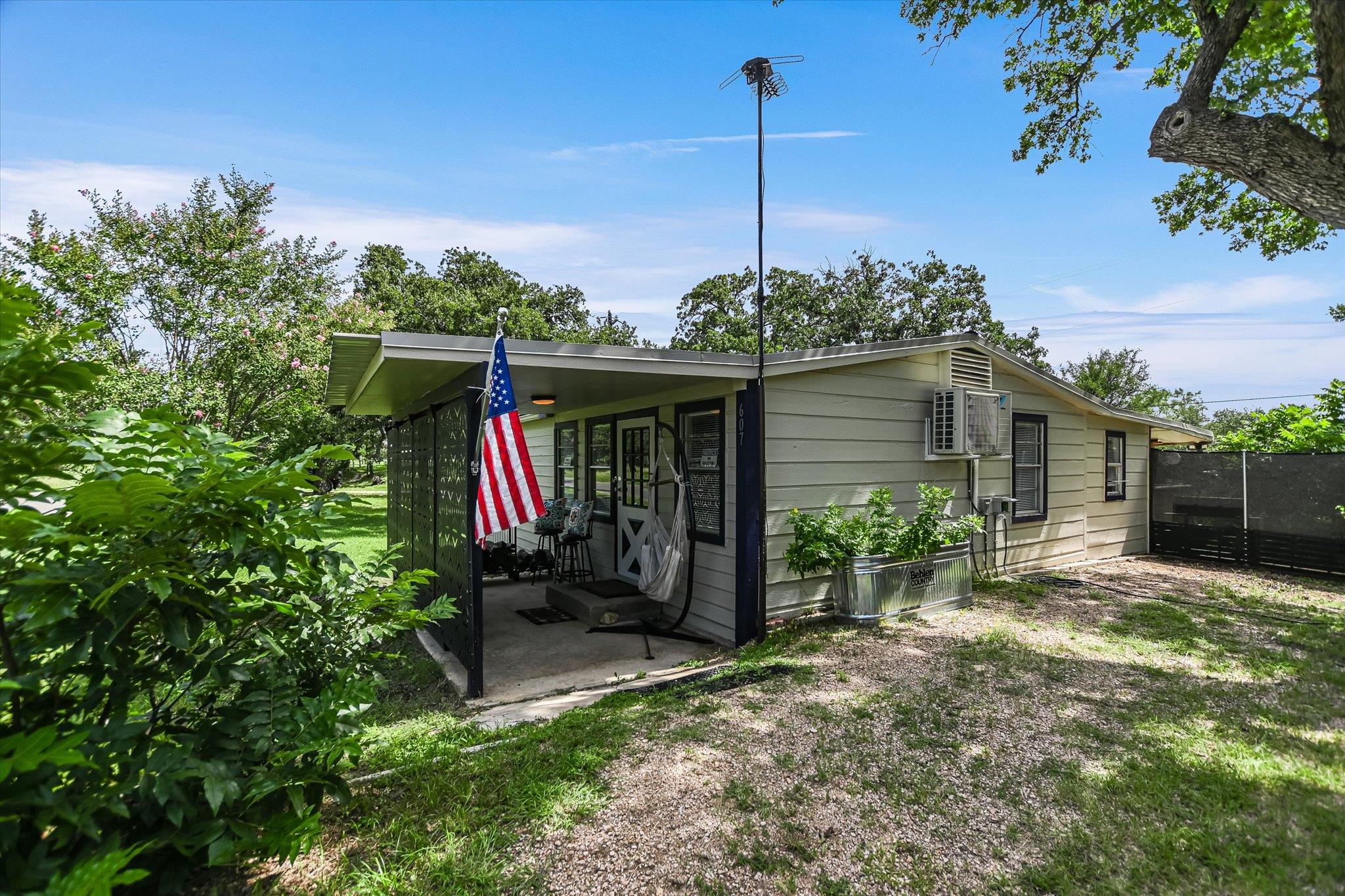 607 Driftwood Ln, Cottonwood Shores, TX 78657