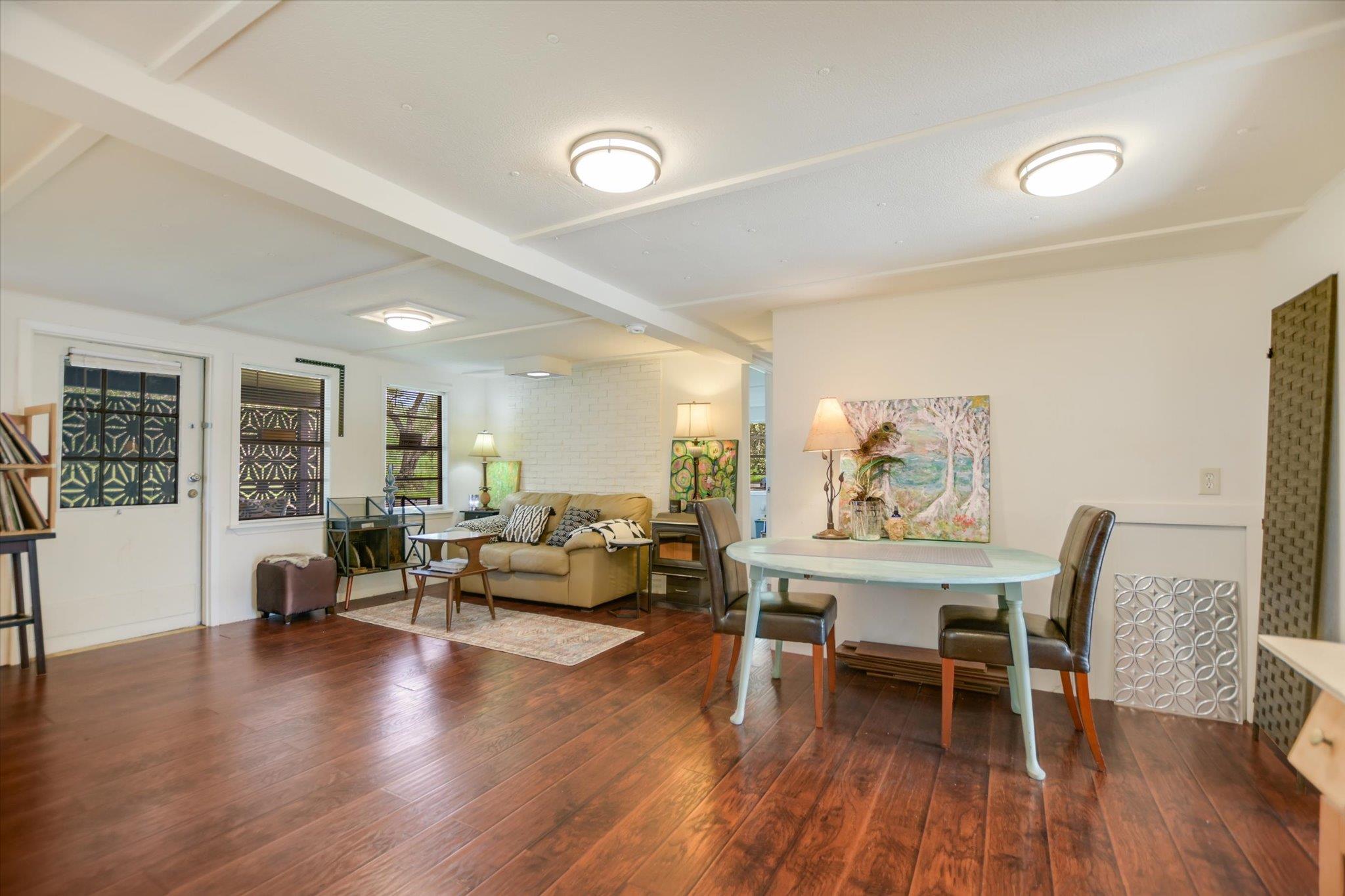 607 Driftwood Ln, Cottonwood Shores, TX 78657