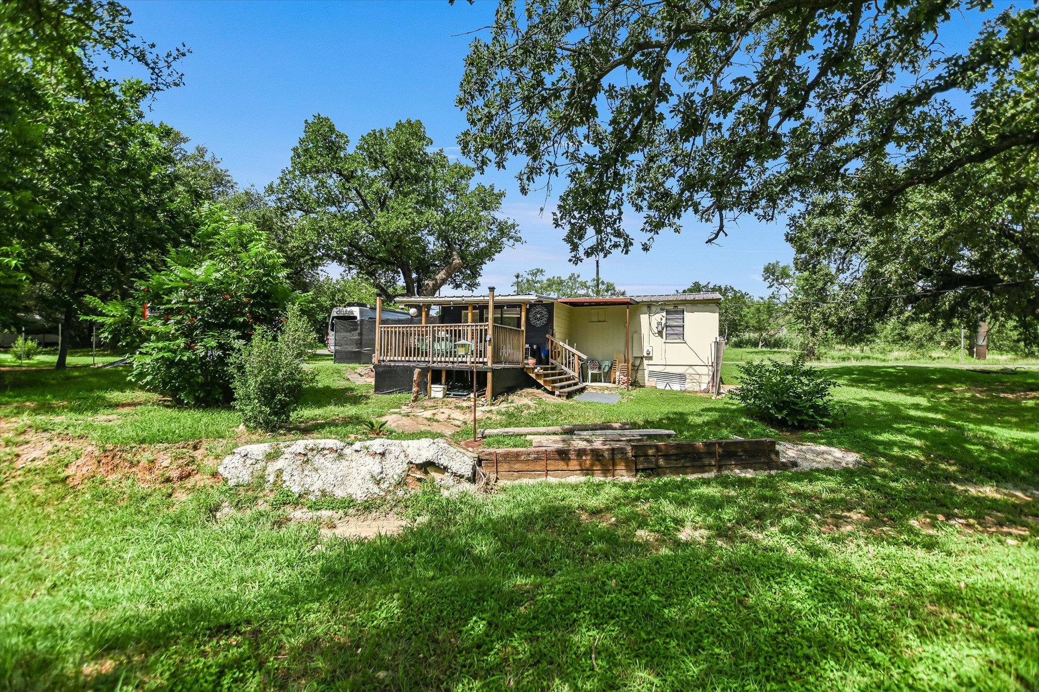607 Driftwood Ln, Cottonwood Shores, TX 78657