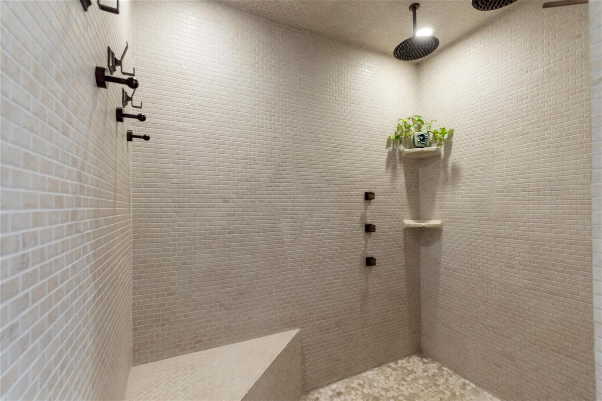 402 Seawind St, Lakeway, TX 78734