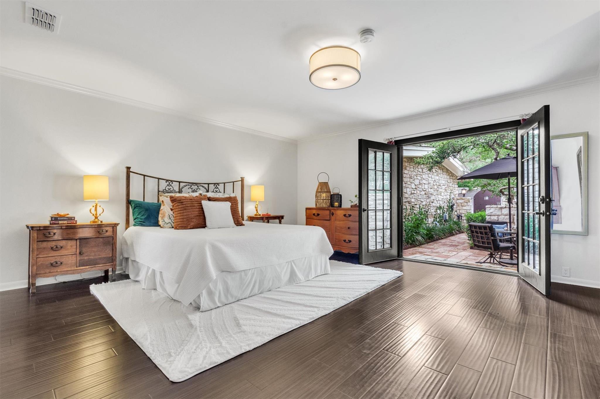 402 Seawind St, Lakeway, TX 78734