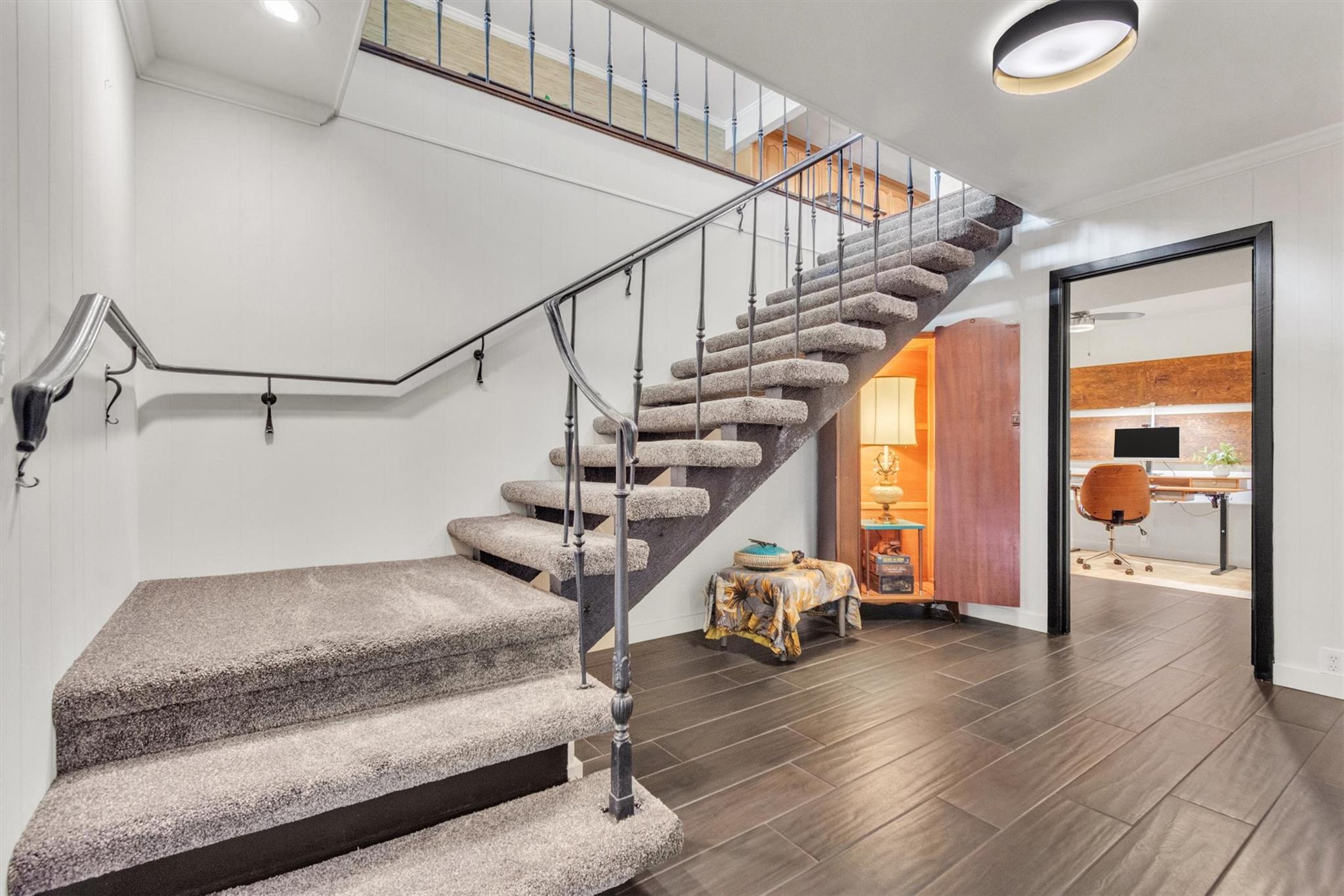 402 Seawind St, Lakeway, TX 78734