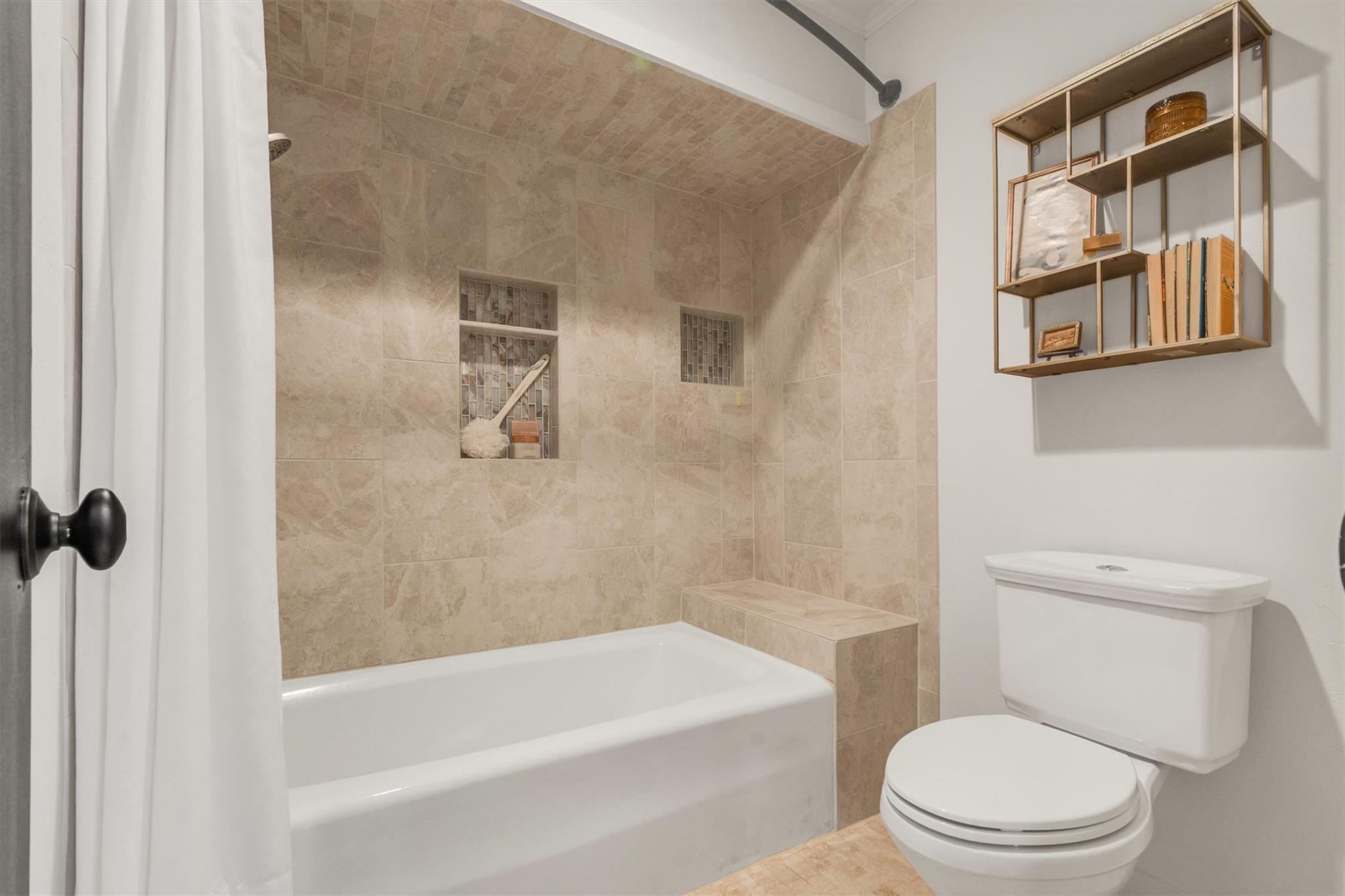 402 Seawind St, Lakeway, TX 78734