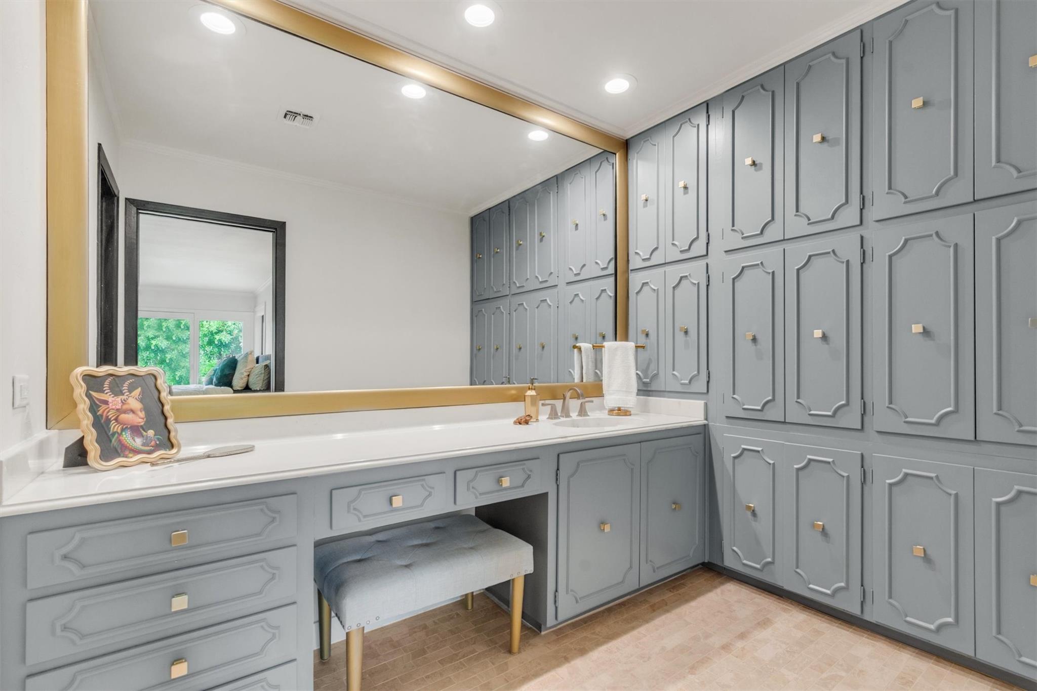 402 Seawind St, Lakeway, TX 78734