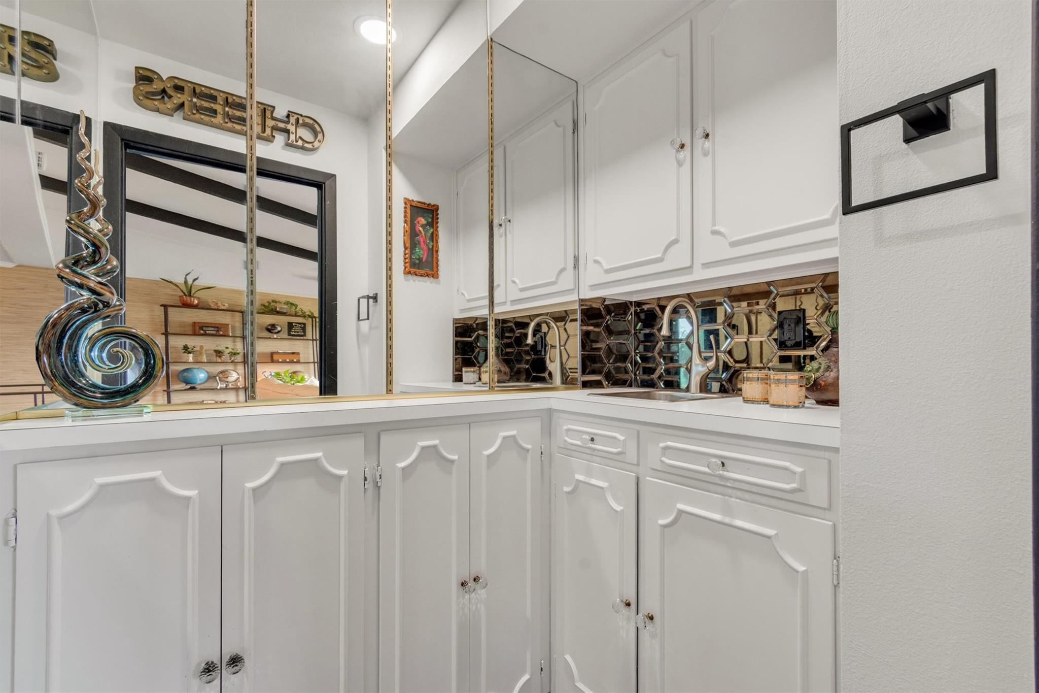 402 Seawind St, Lakeway, TX 78734