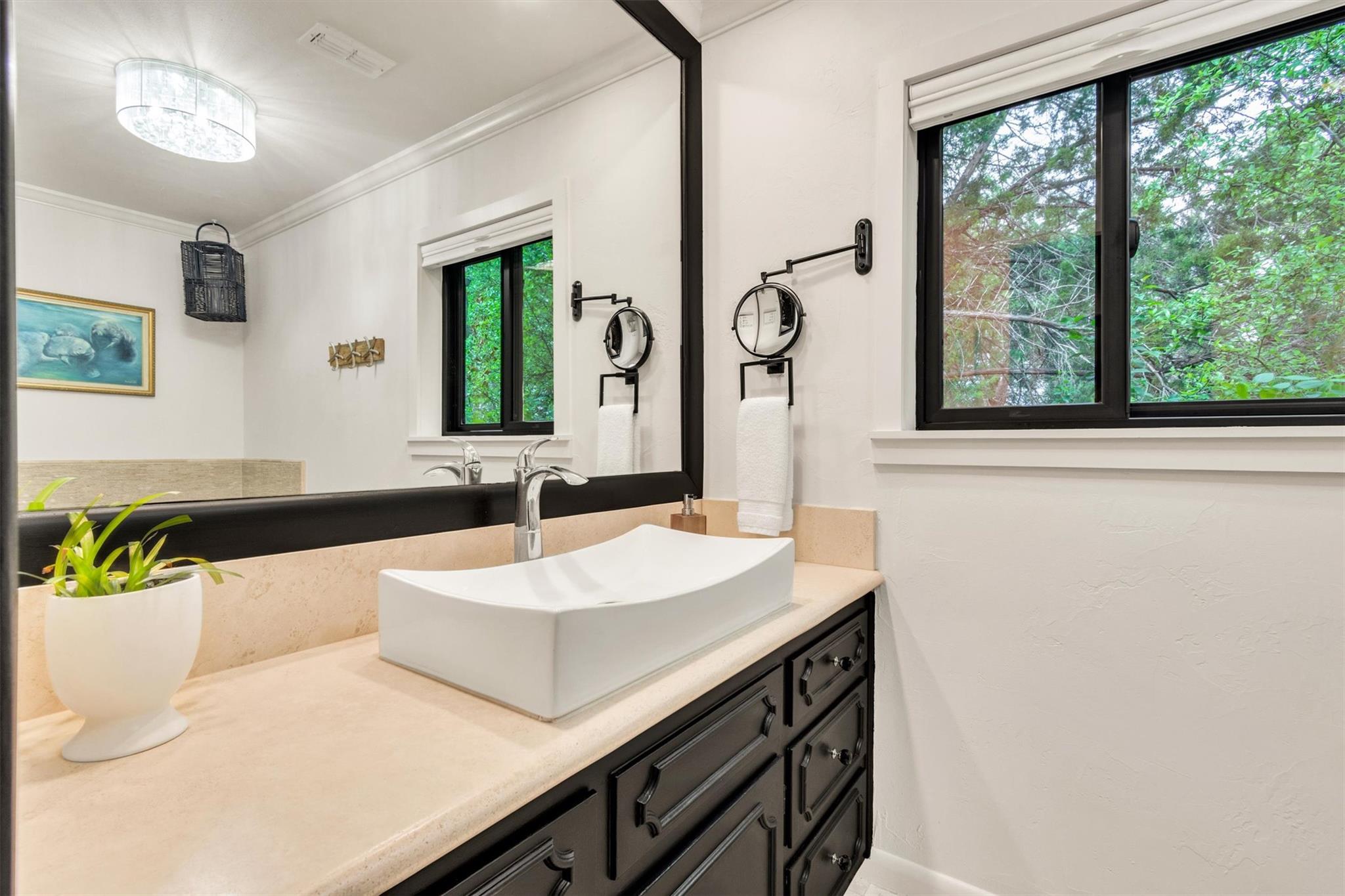 402 Seawind St, Lakeway, TX 78734