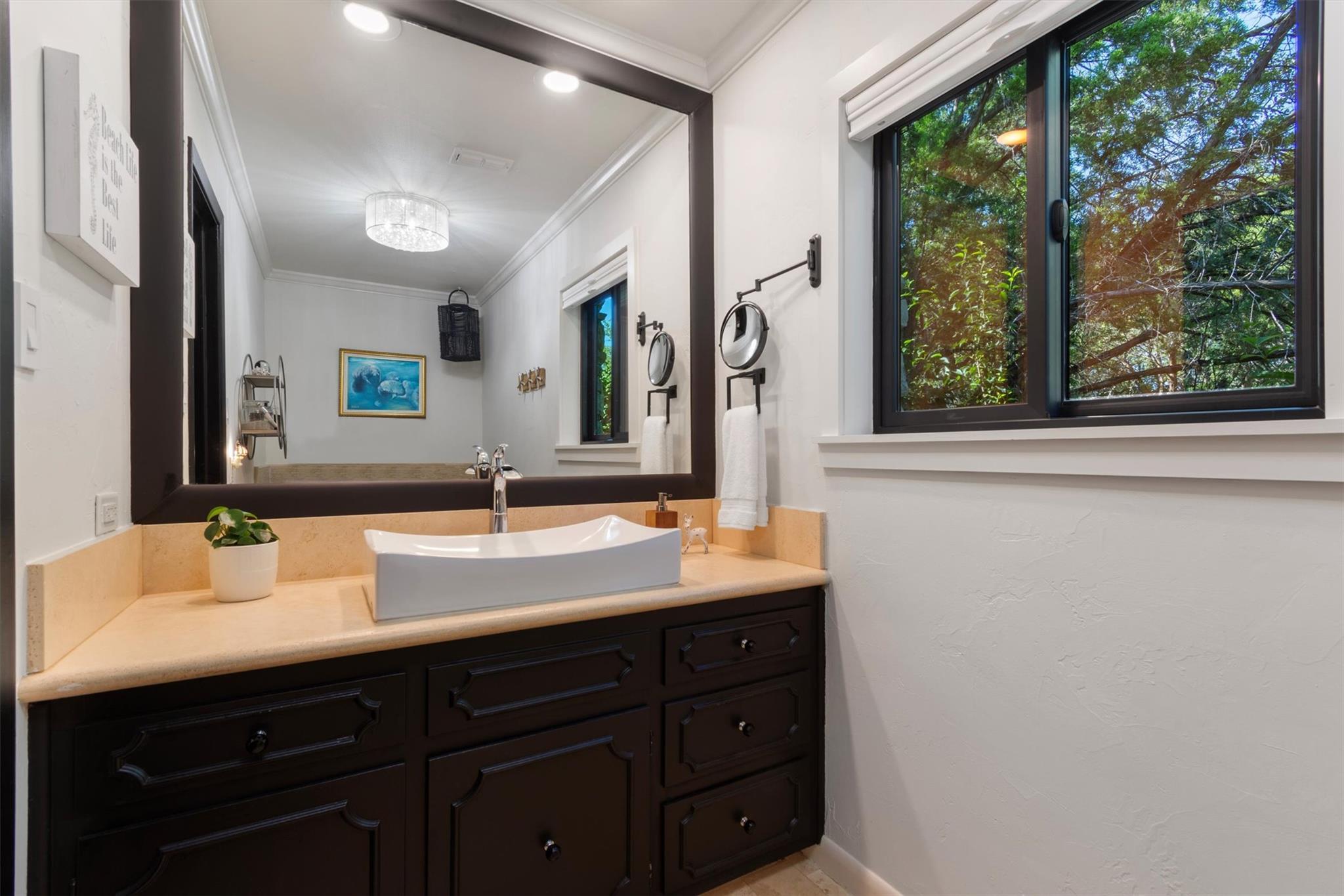 402 Seawind St, Lakeway, TX 78734