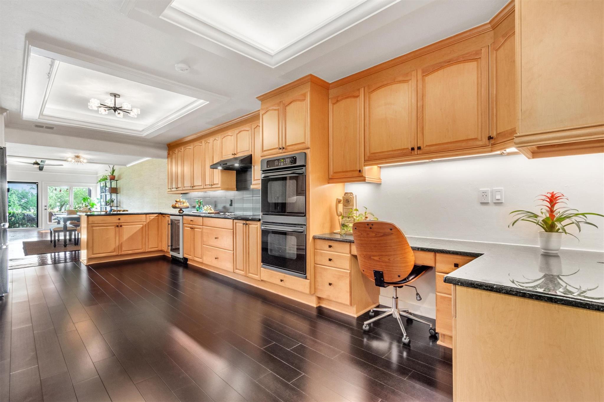 402 Seawind St, Lakeway, TX 78734