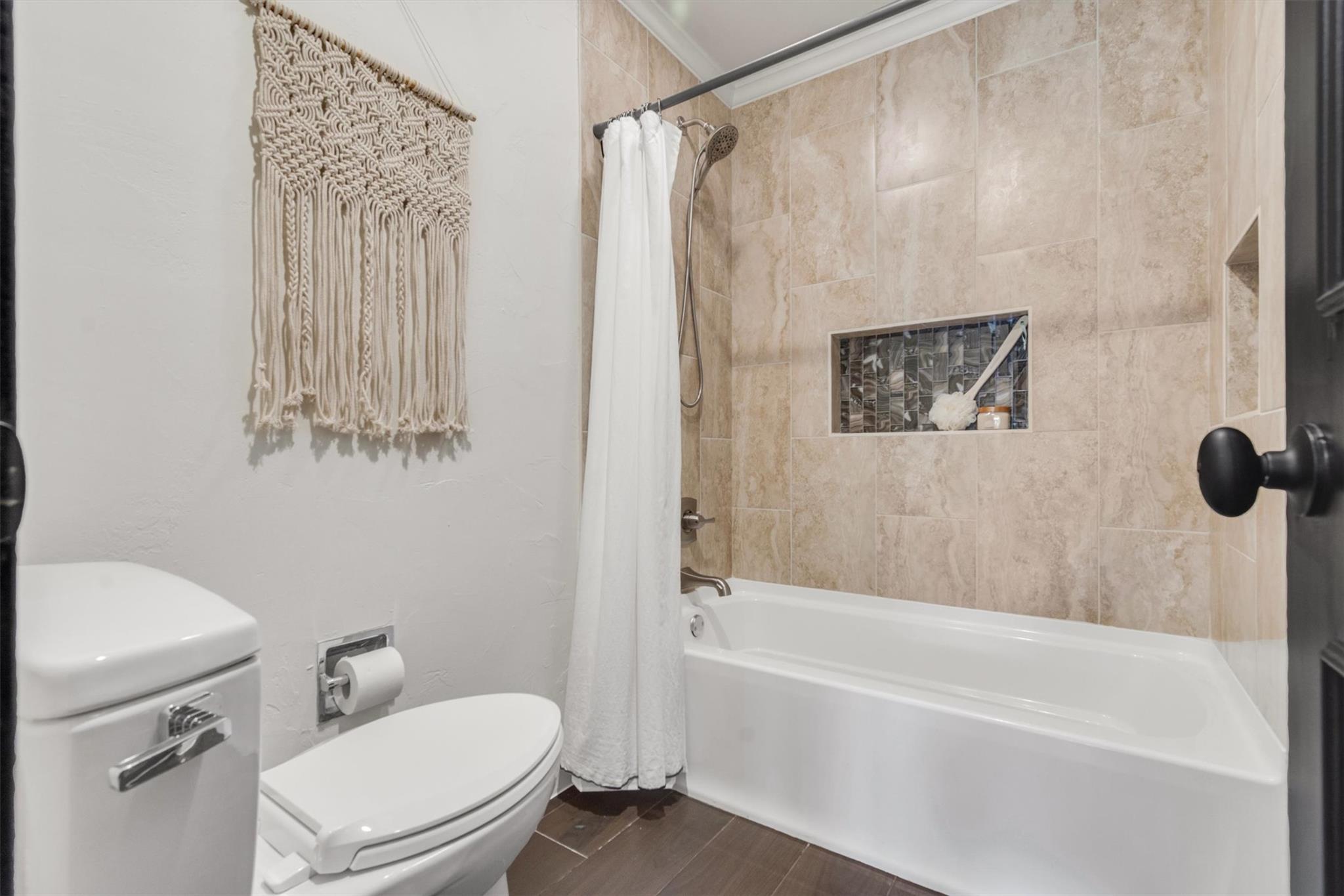 402 Seawind St, Lakeway, TX 78734