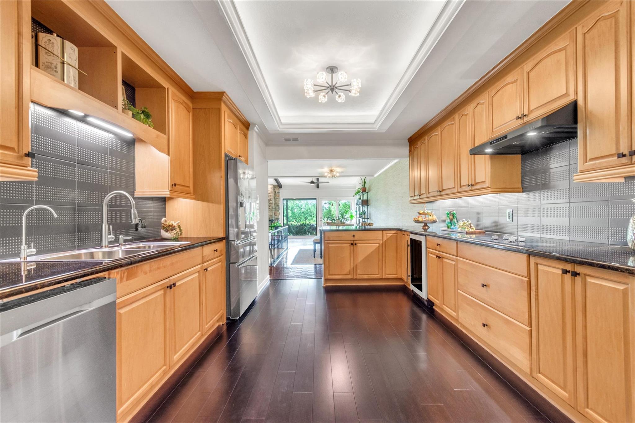 402 Seawind St, Lakeway, TX 78734